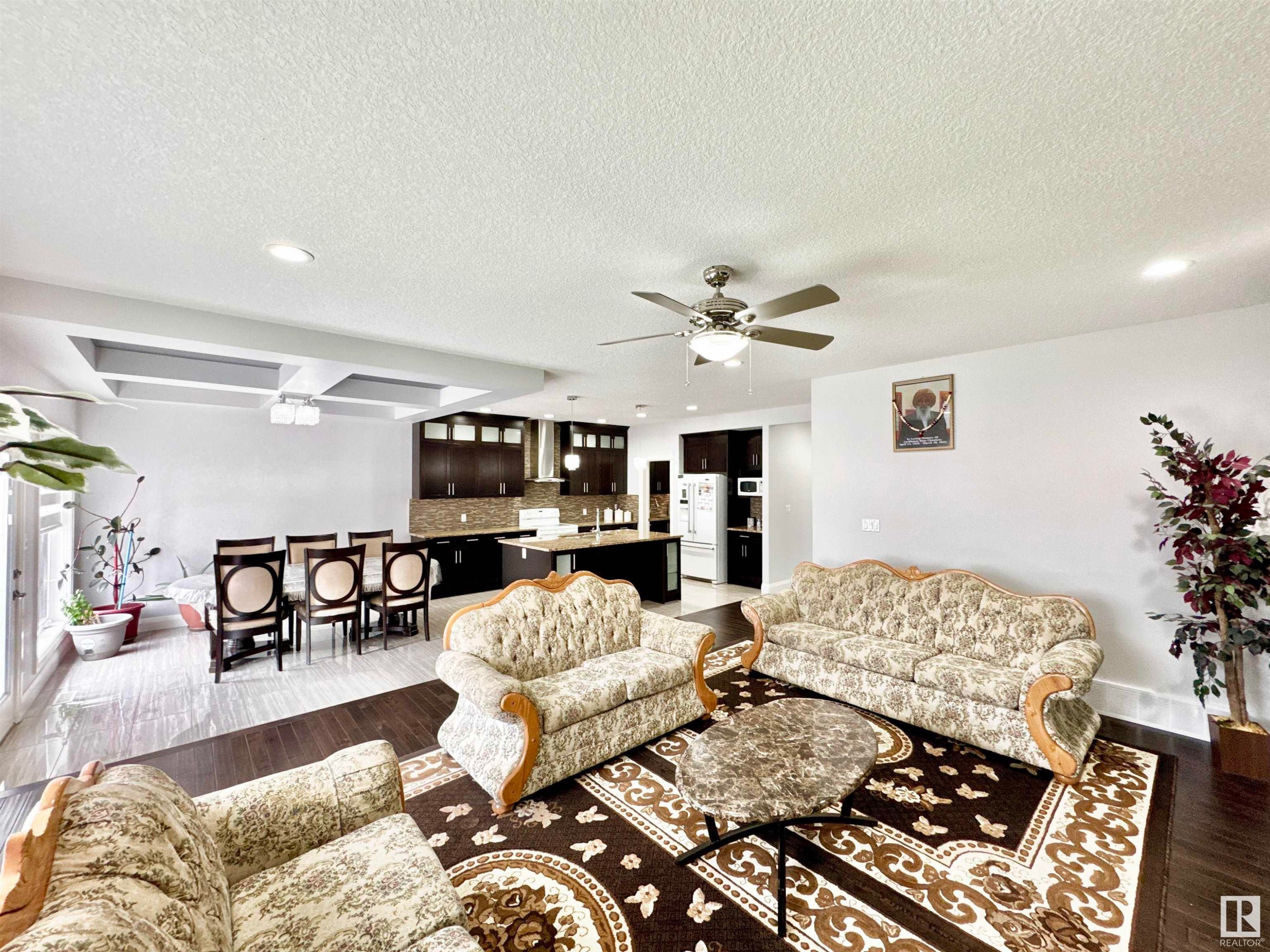 












2212 22 Street

,
Edmonton,




AB
T6T 0Z1

