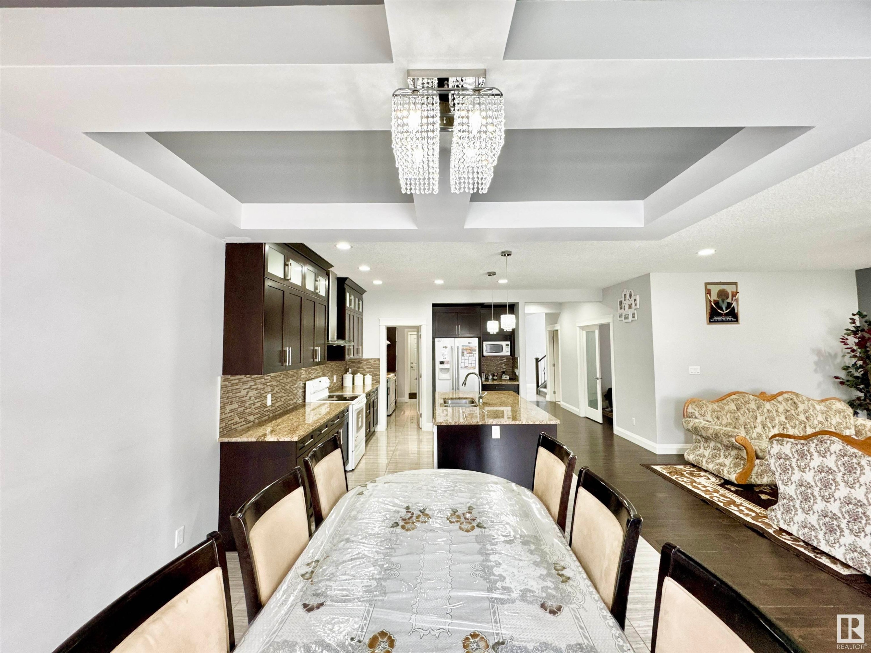 












2212 22 Street

,
Edmonton,




AB
T6T 0Z1

