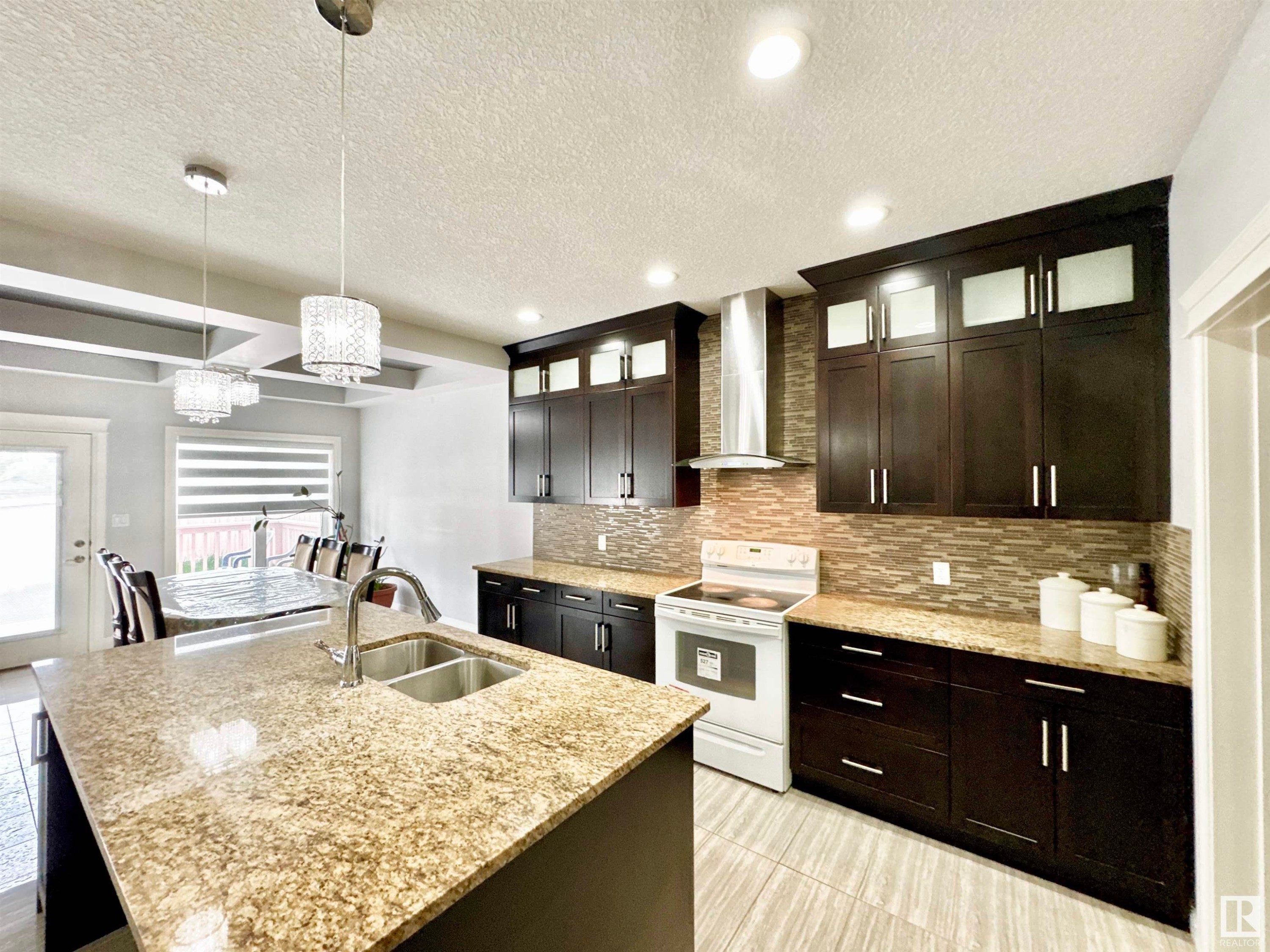 












2212 22 Street

,
Edmonton,




AB
T6T 0Z1

