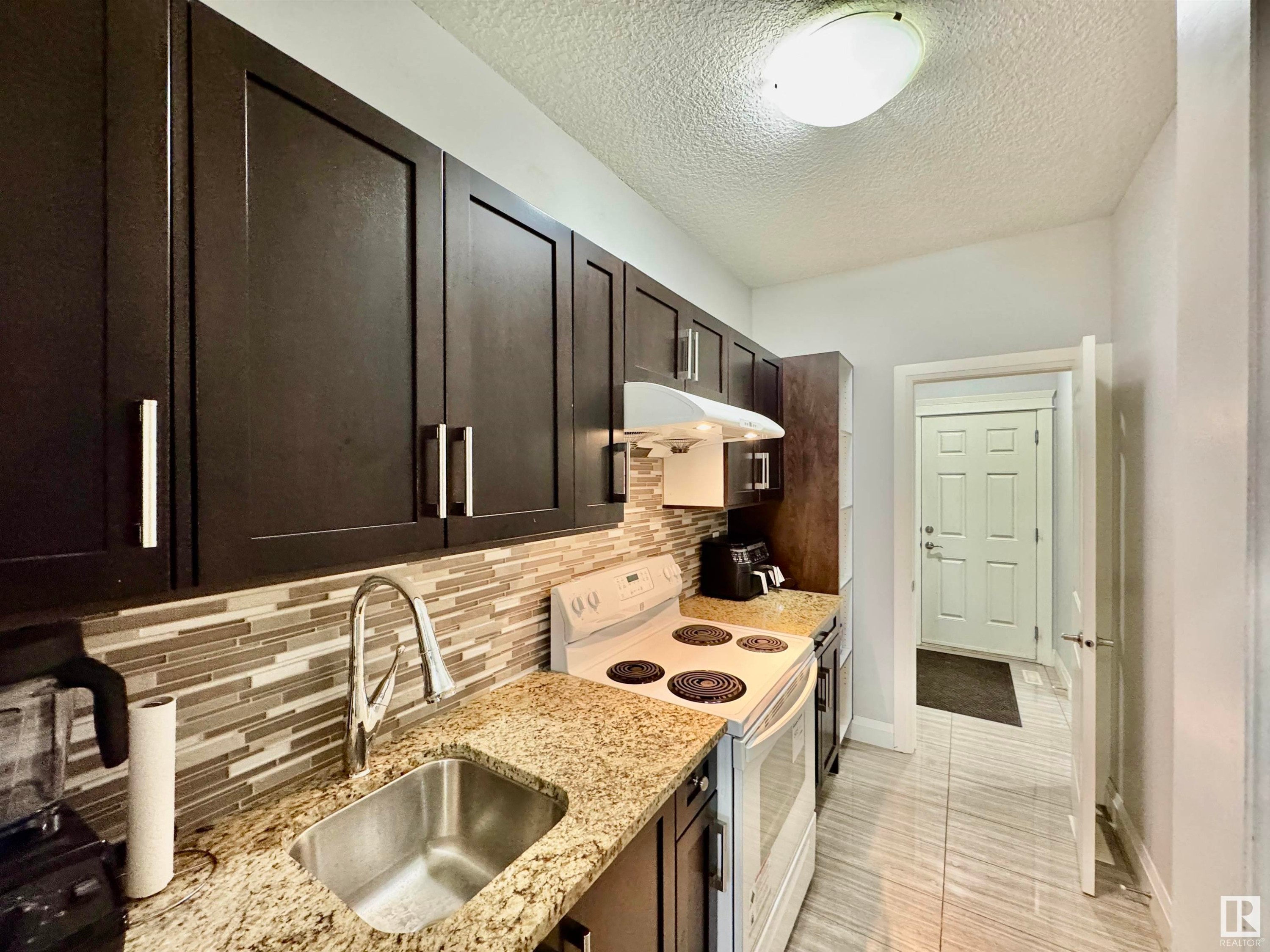 












2212 22 Street

,
Edmonton,




AB
T6T 0Z1


