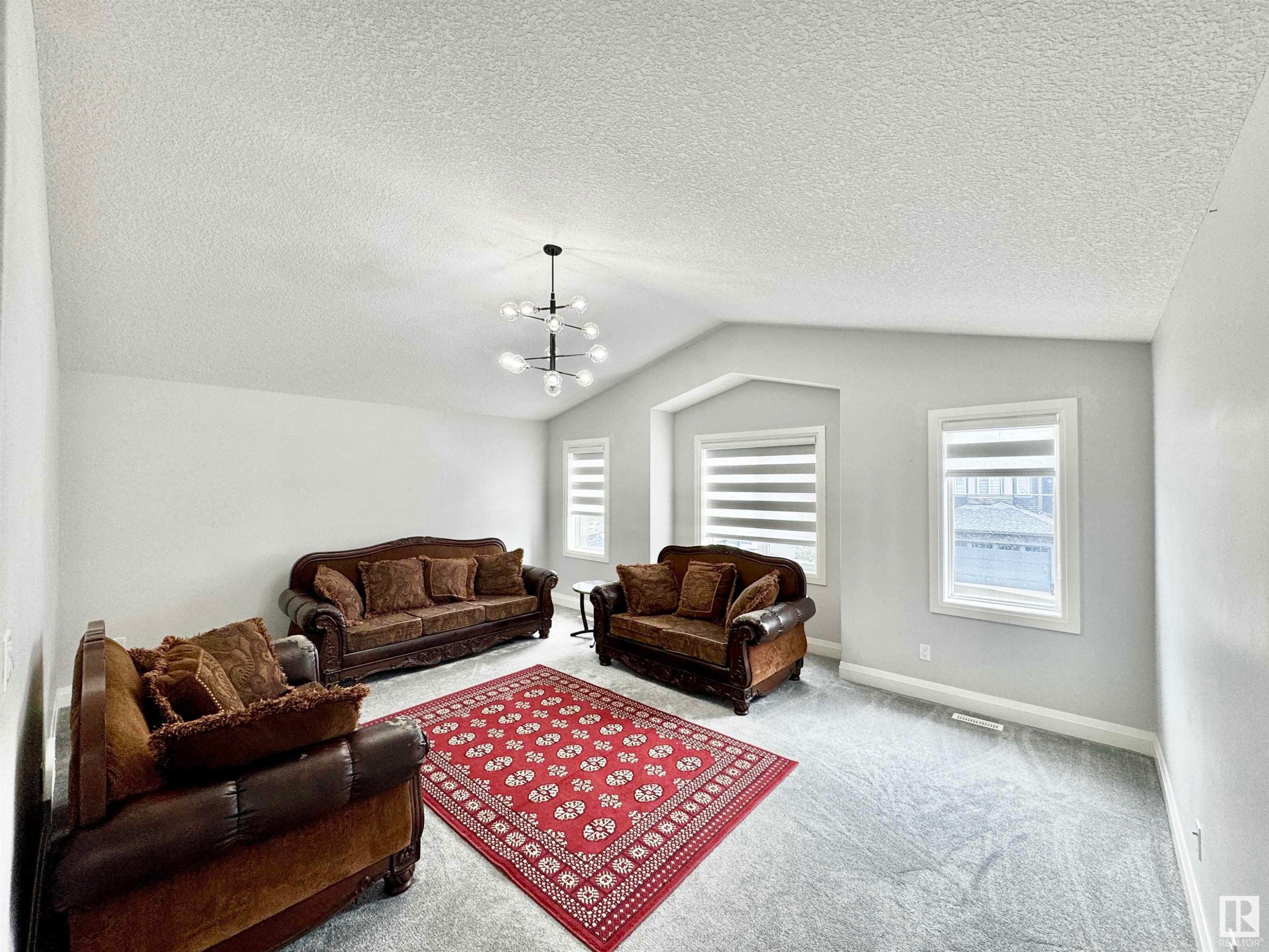 












2212 22 Street

,
Edmonton,




AB
T6T 0Z1


