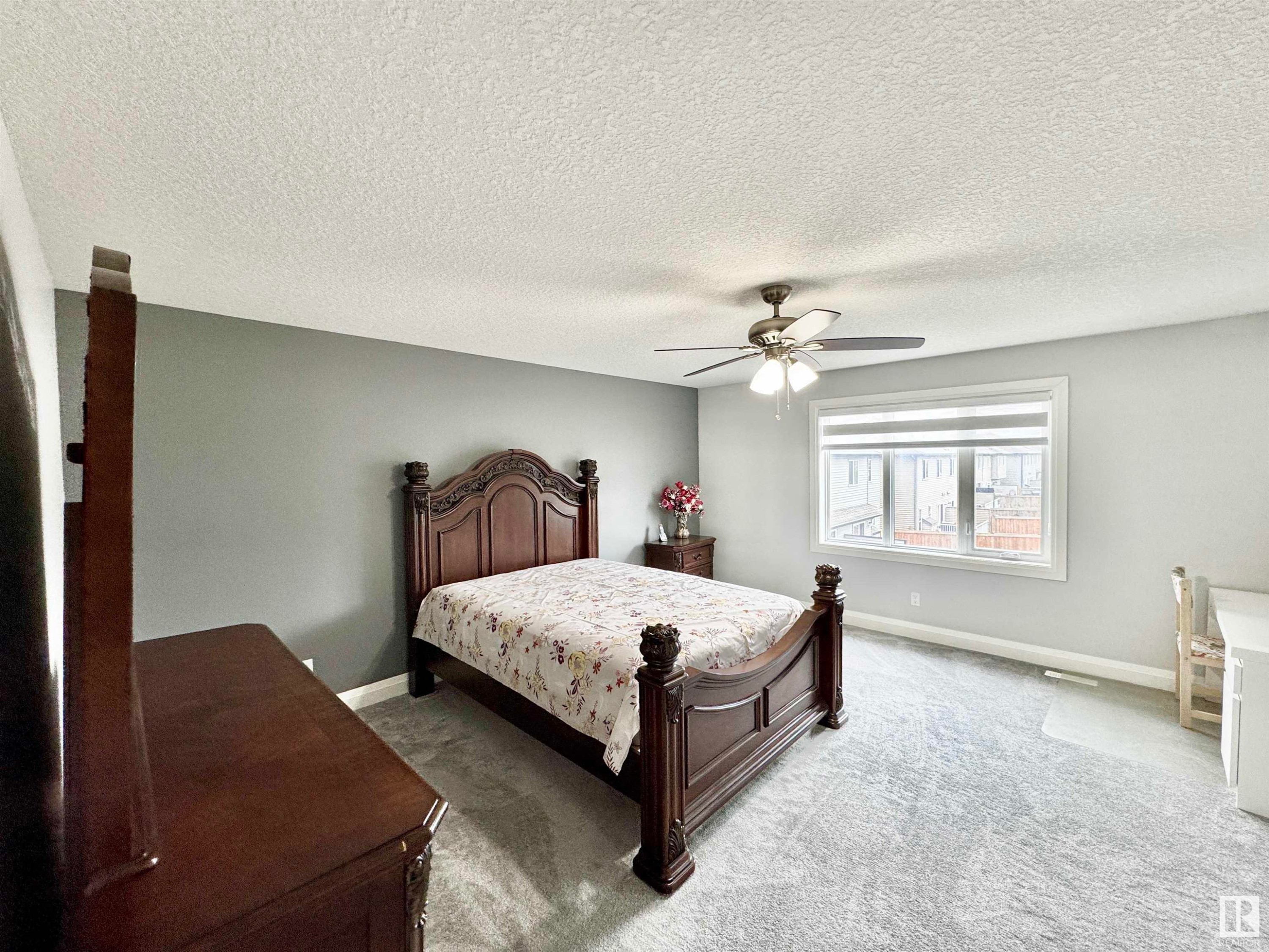 












2212 22 Street

,
Edmonton,




AB
T6T 0Z1

