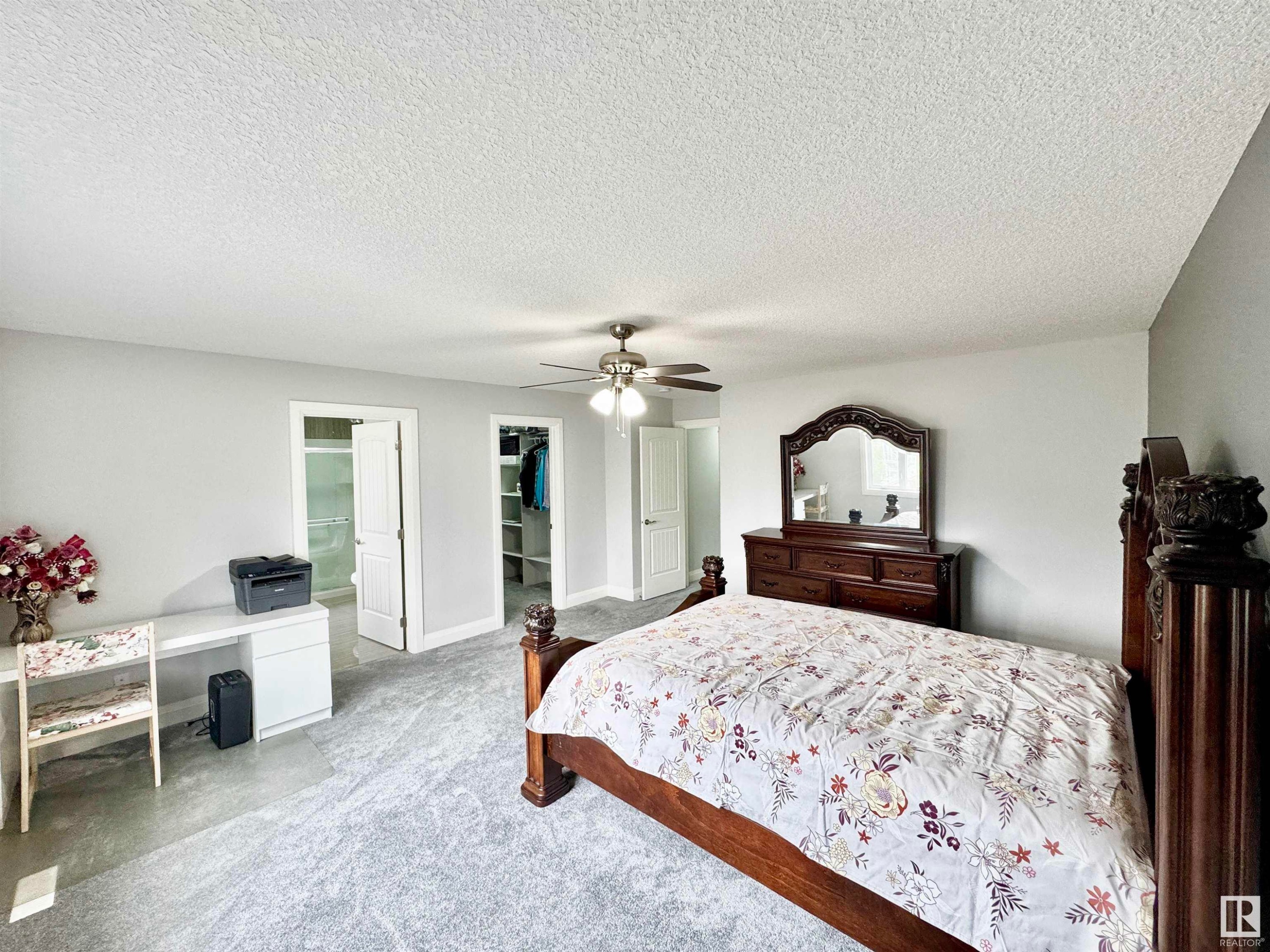 












2212 22 Street

,
Edmonton,




AB
T6T 0Z1

