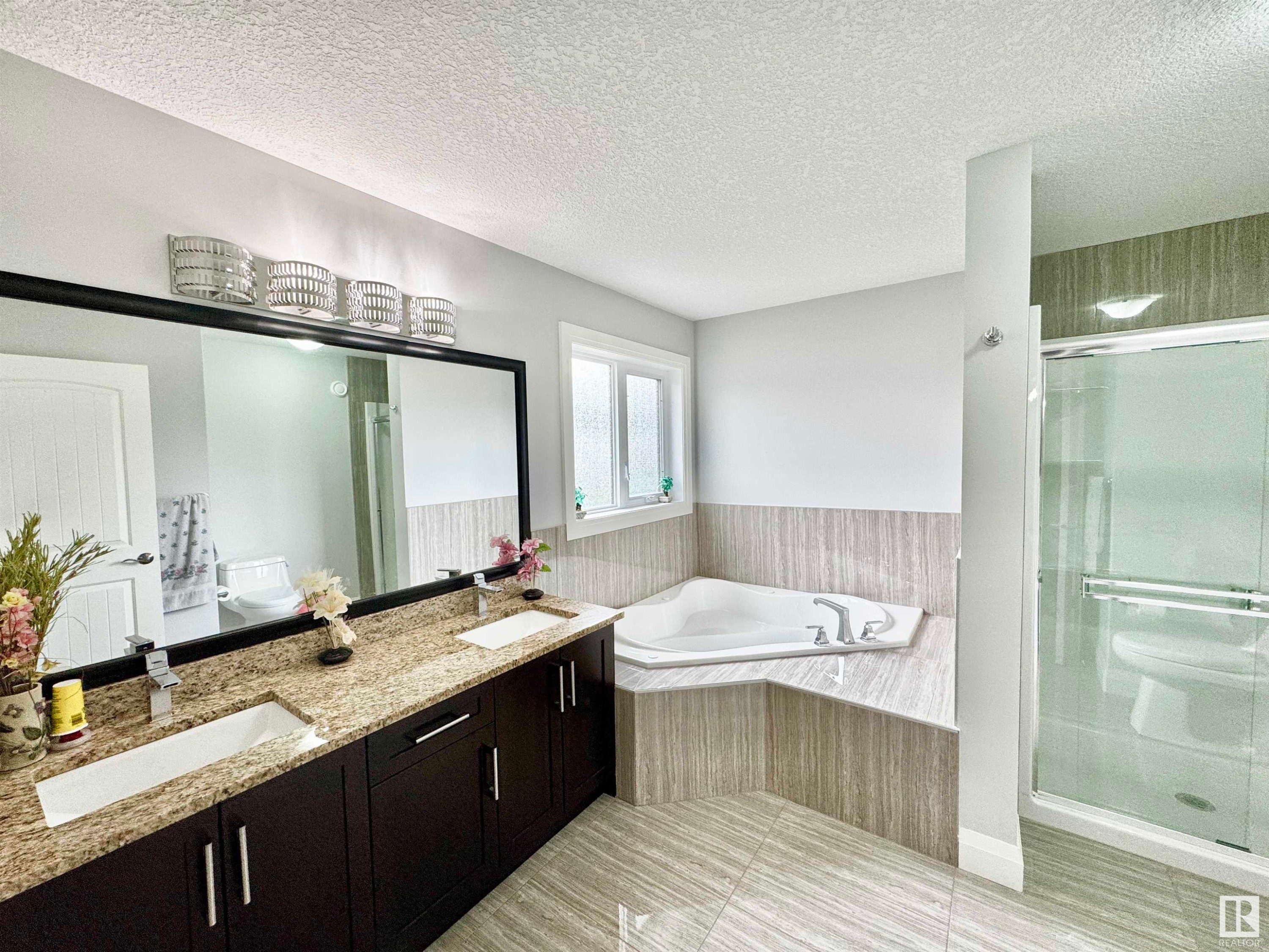 












2212 22 Street

,
Edmonton,




AB
T6T 0Z1


