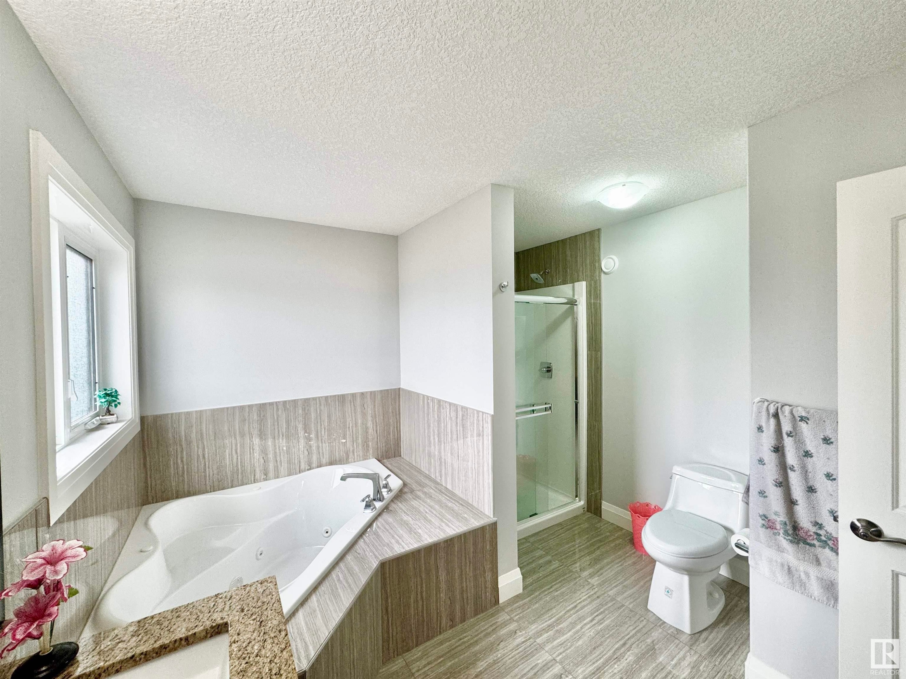 












2212 22 Street

,
Edmonton,




AB
T6T 0Z1

