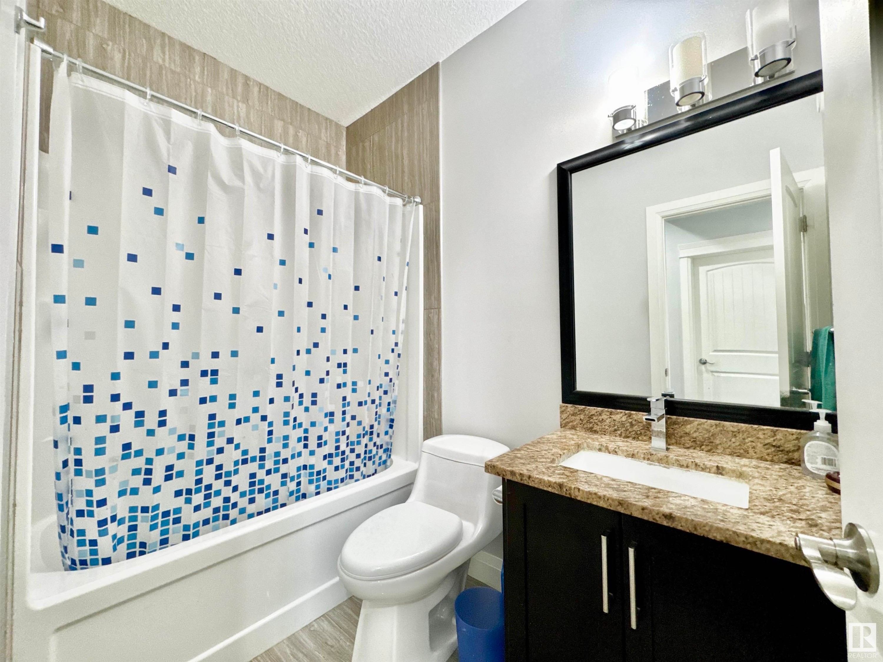












2212 22 Street

,
Edmonton,




AB
T6T 0Z1

