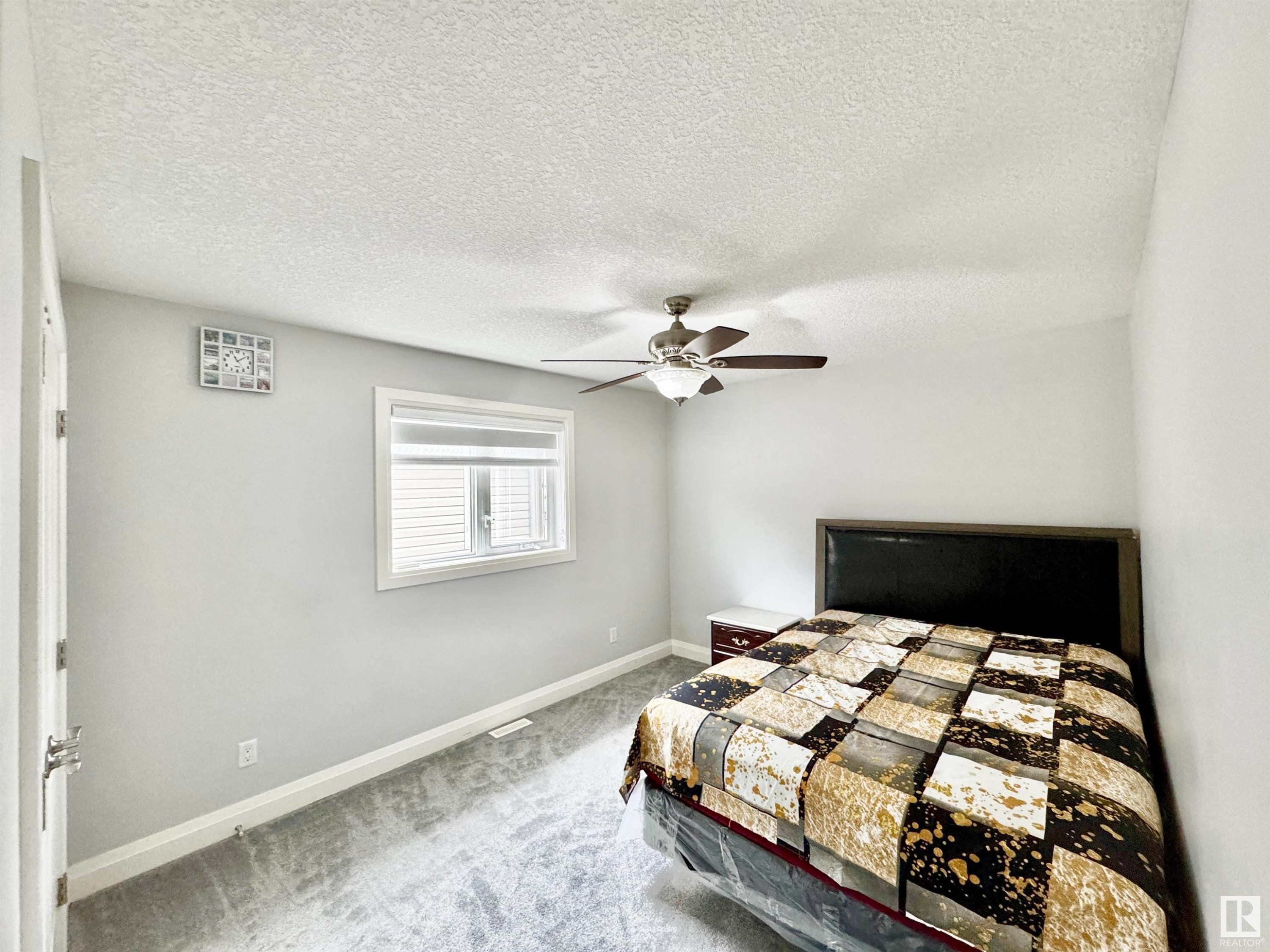 












2212 22 Street

,
Edmonton,




AB
T6T 0Z1

