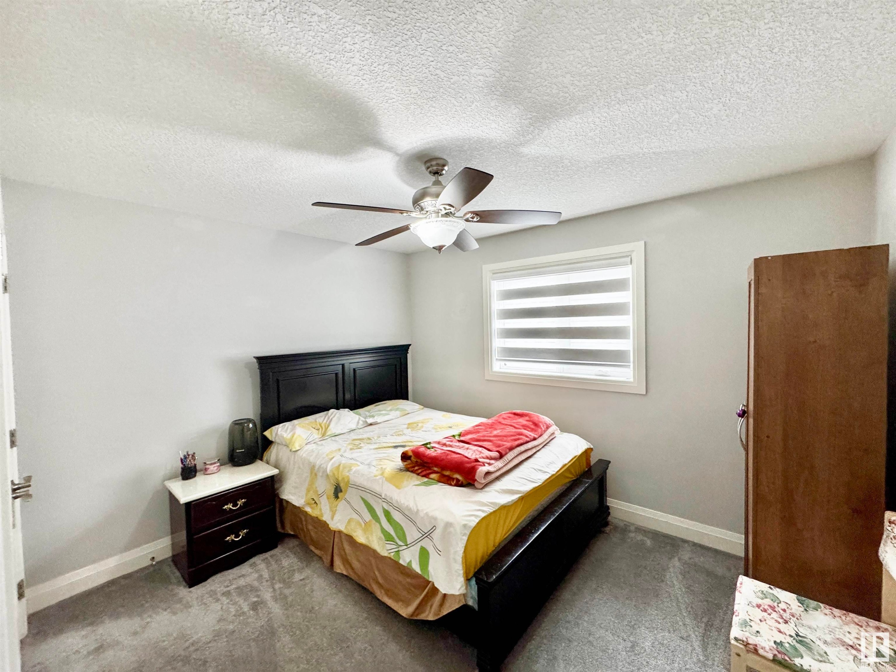 












2212 22 Street

,
Edmonton,




AB
T6T 0Z1

