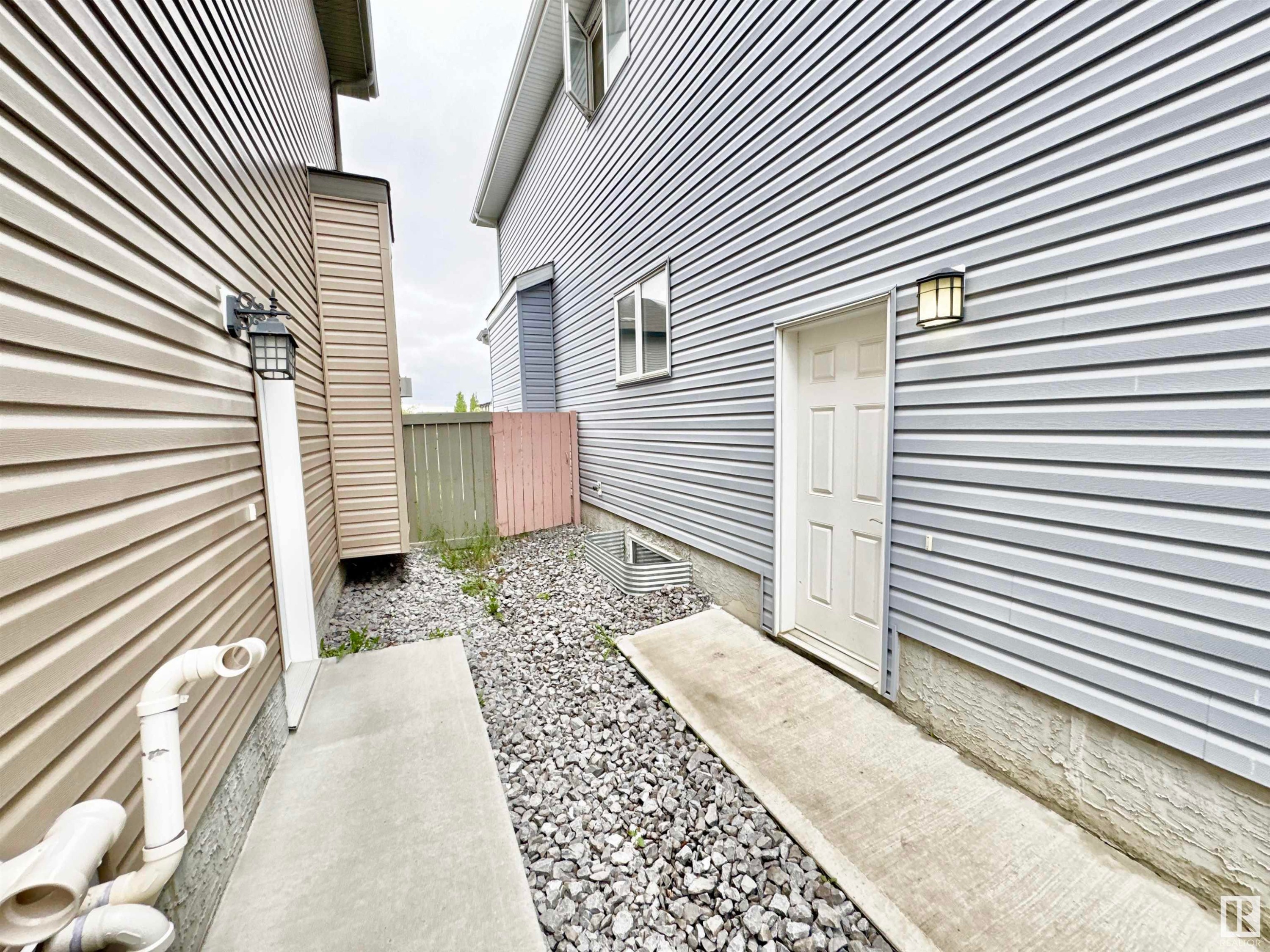 












2212 22 Street

,
Edmonton,




AB
T6T 0Z1

