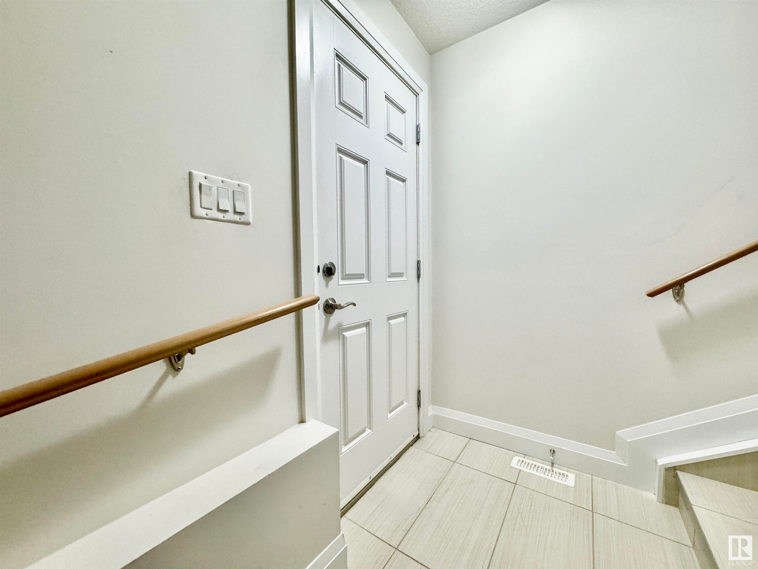 












2212 22 Street

,
Edmonton,




AB
T6T 0Z1

