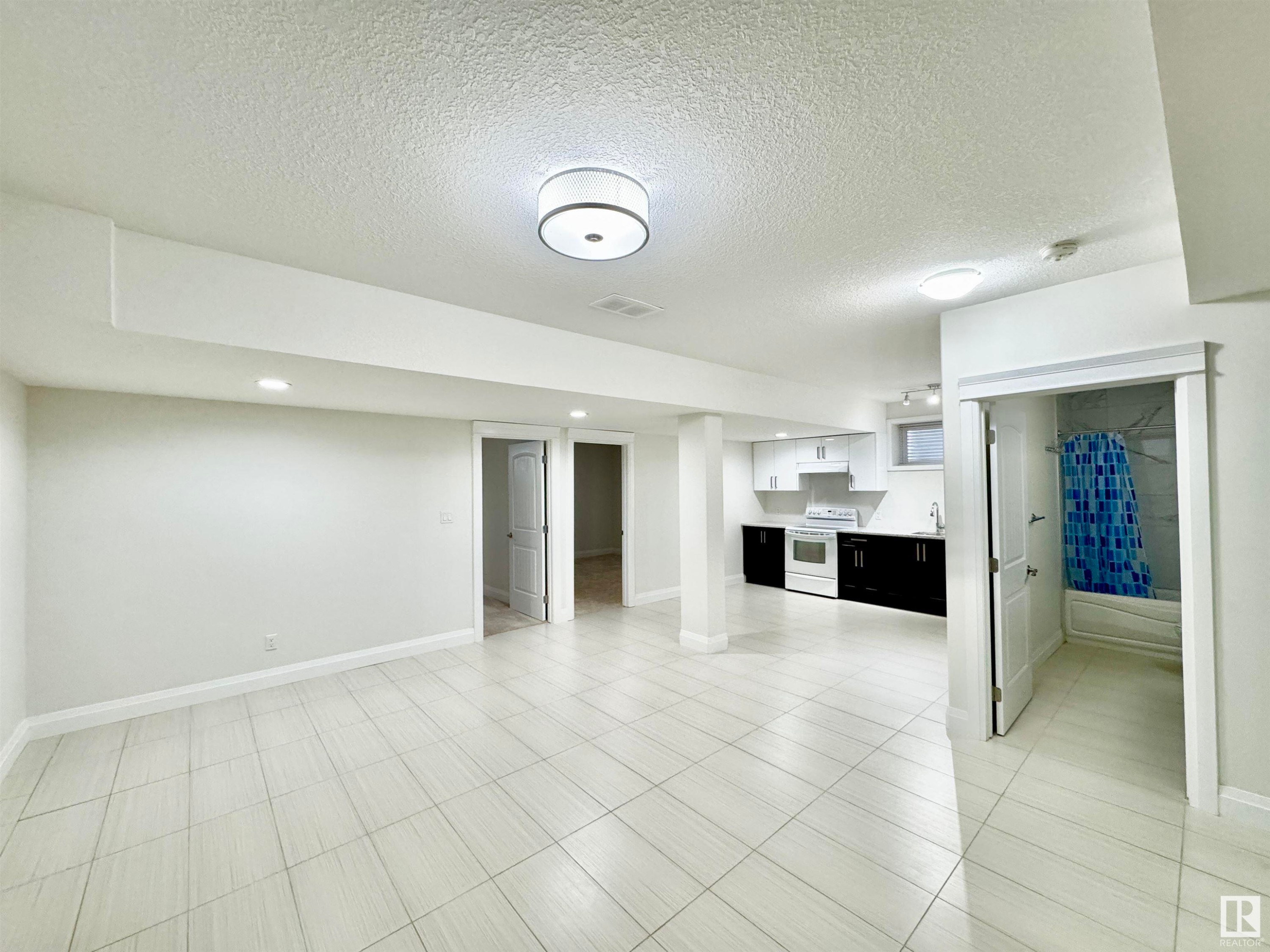 












2212 22 Street

,
Edmonton,




AB
T6T 0Z1

