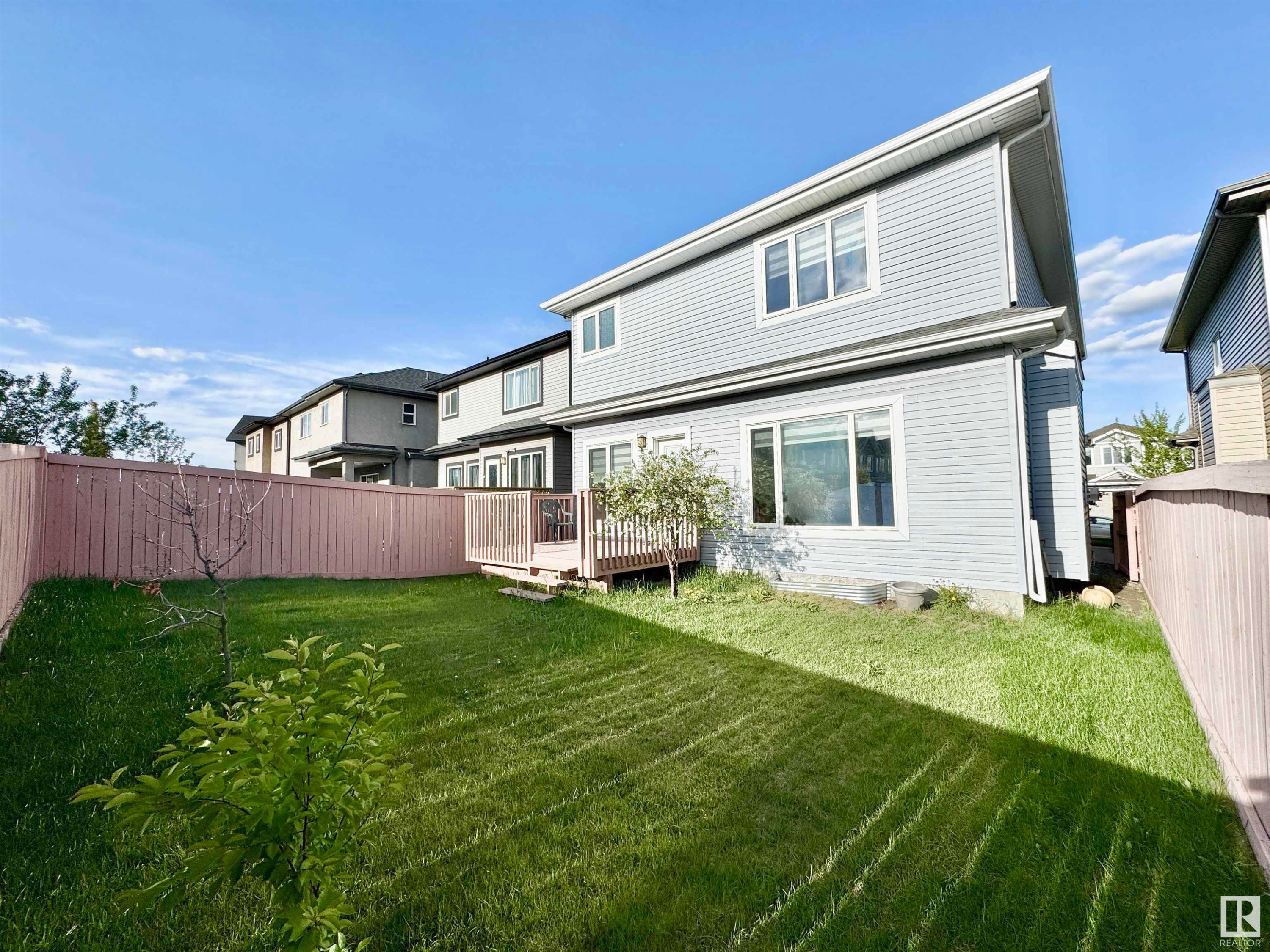












2212 22 Street

,
Edmonton,




AB
T6T 0Z1

