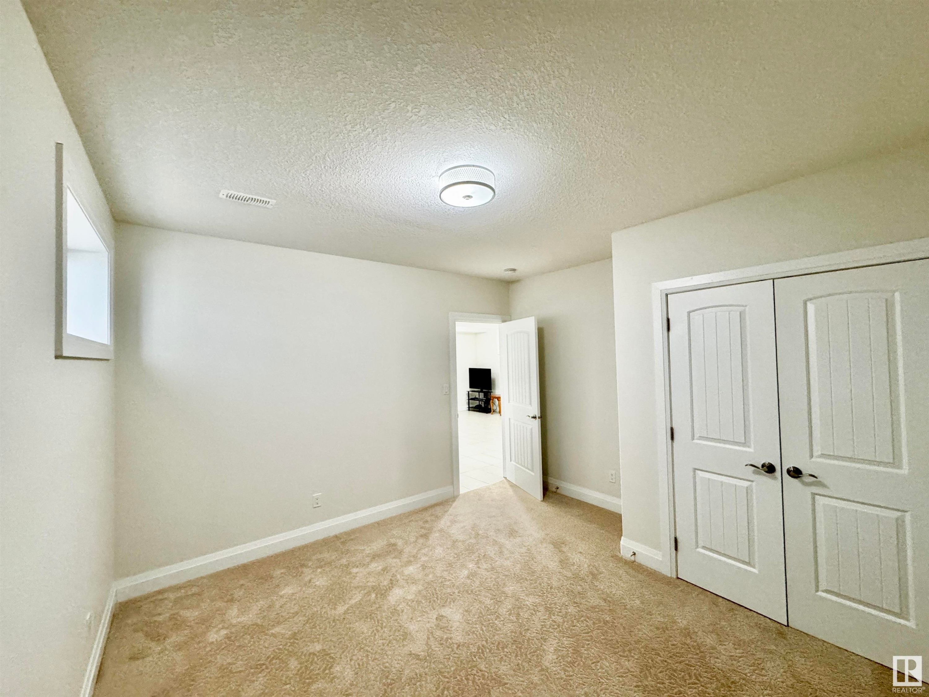 












2212 22 Street

,
Edmonton,




AB
T6T 0Z1

