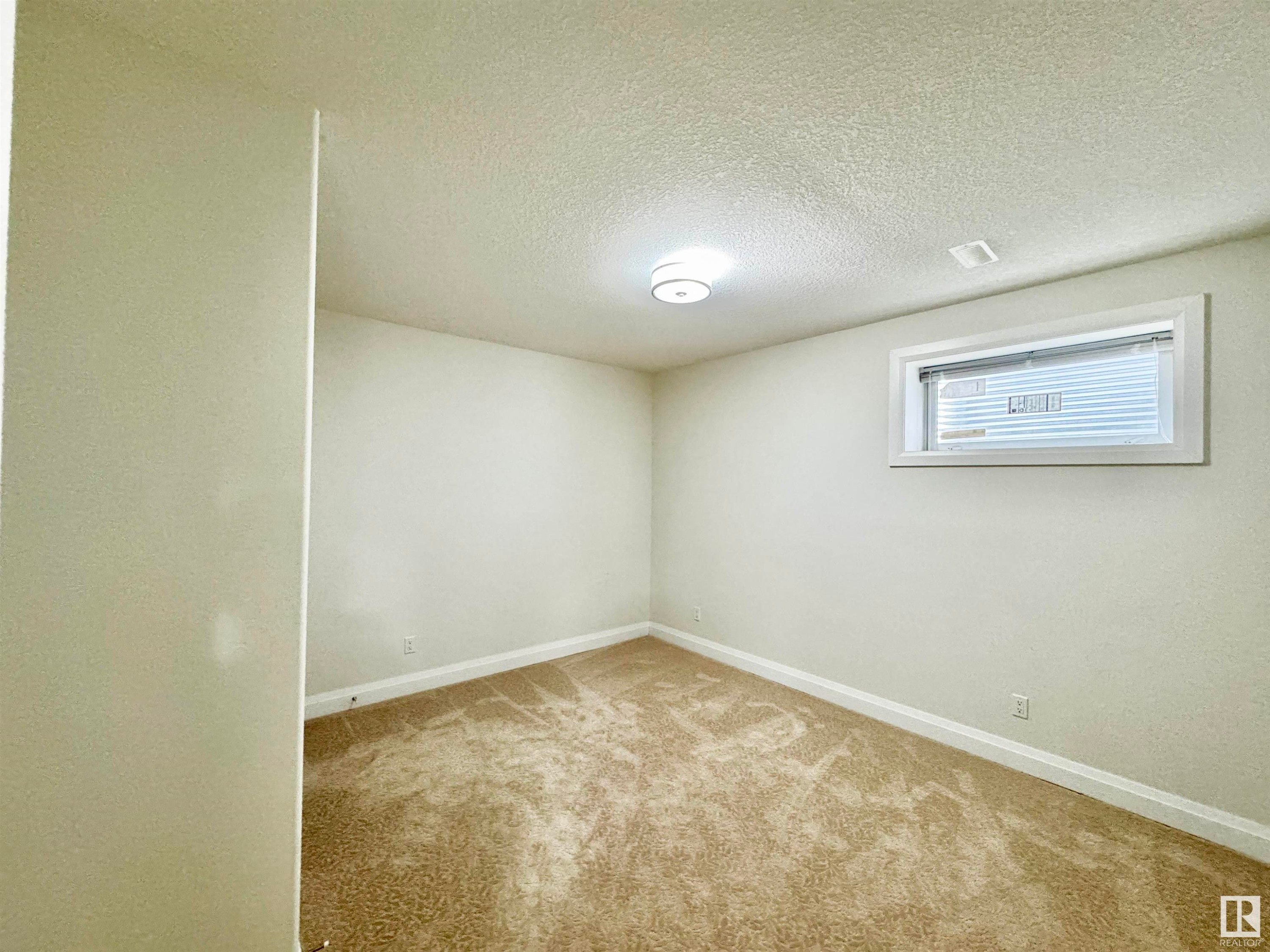 












2212 22 Street

,
Edmonton,




AB
T6T 0Z1

