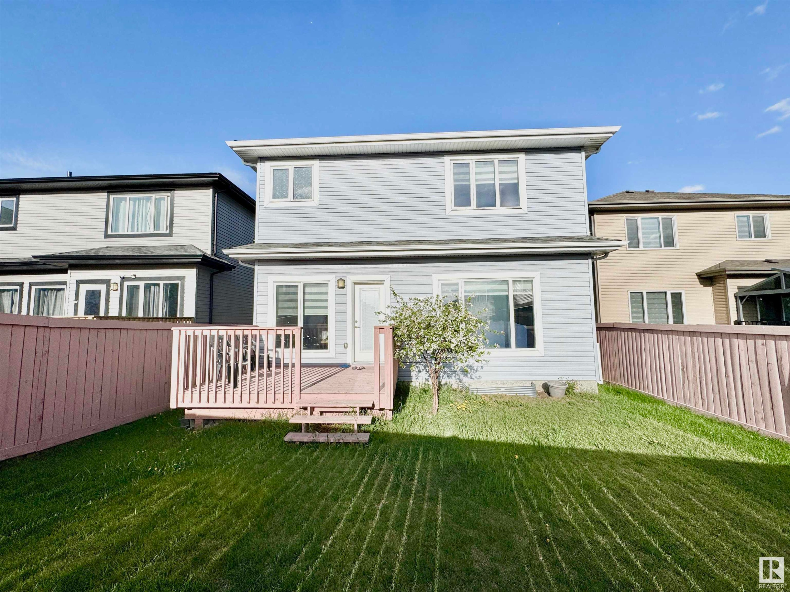 












2212 22 Street

,
Edmonton,




AB
T6T 0Z1

