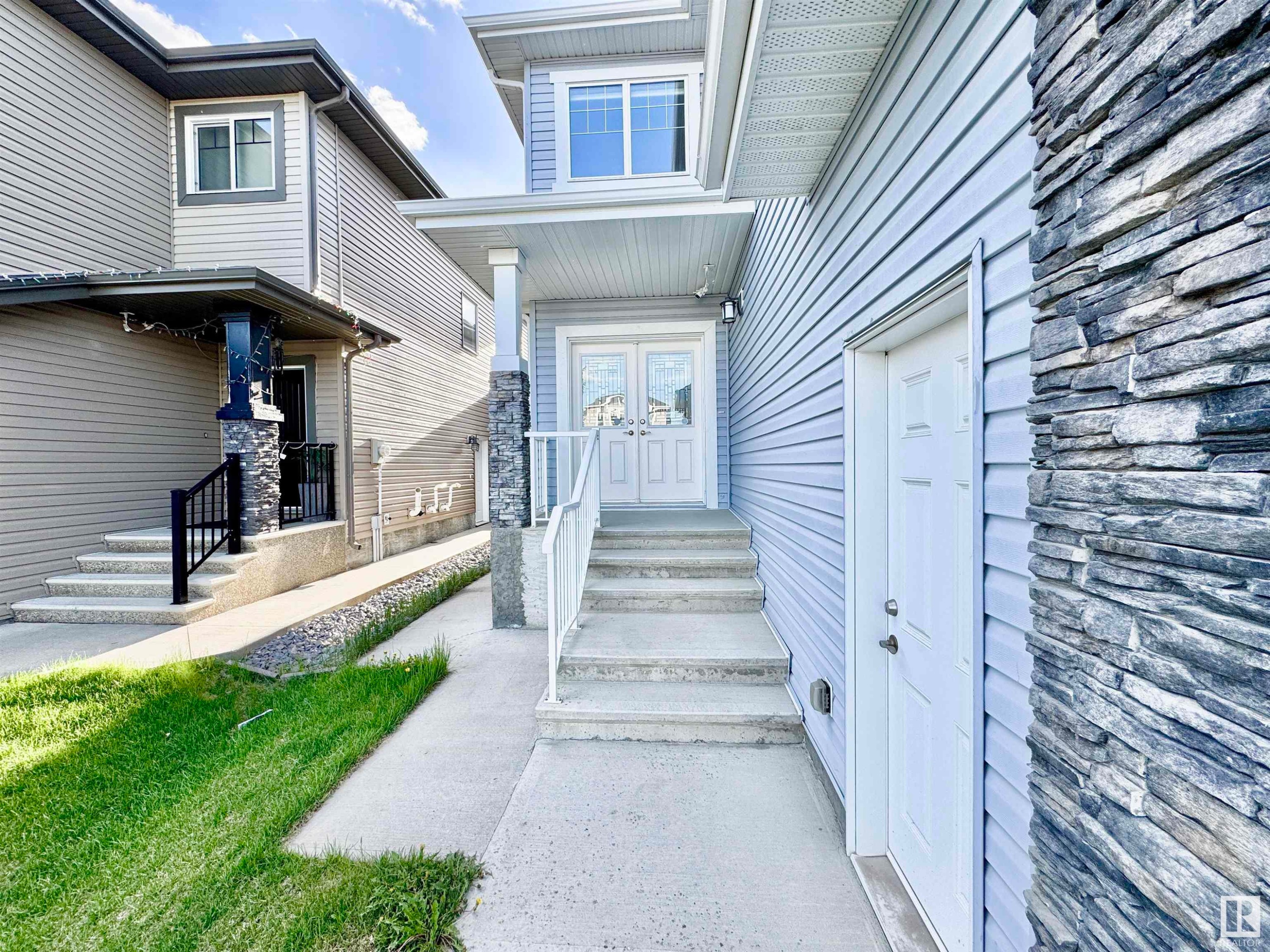 












2212 22 Street

,
Edmonton,




AB
T6T 0Z1

