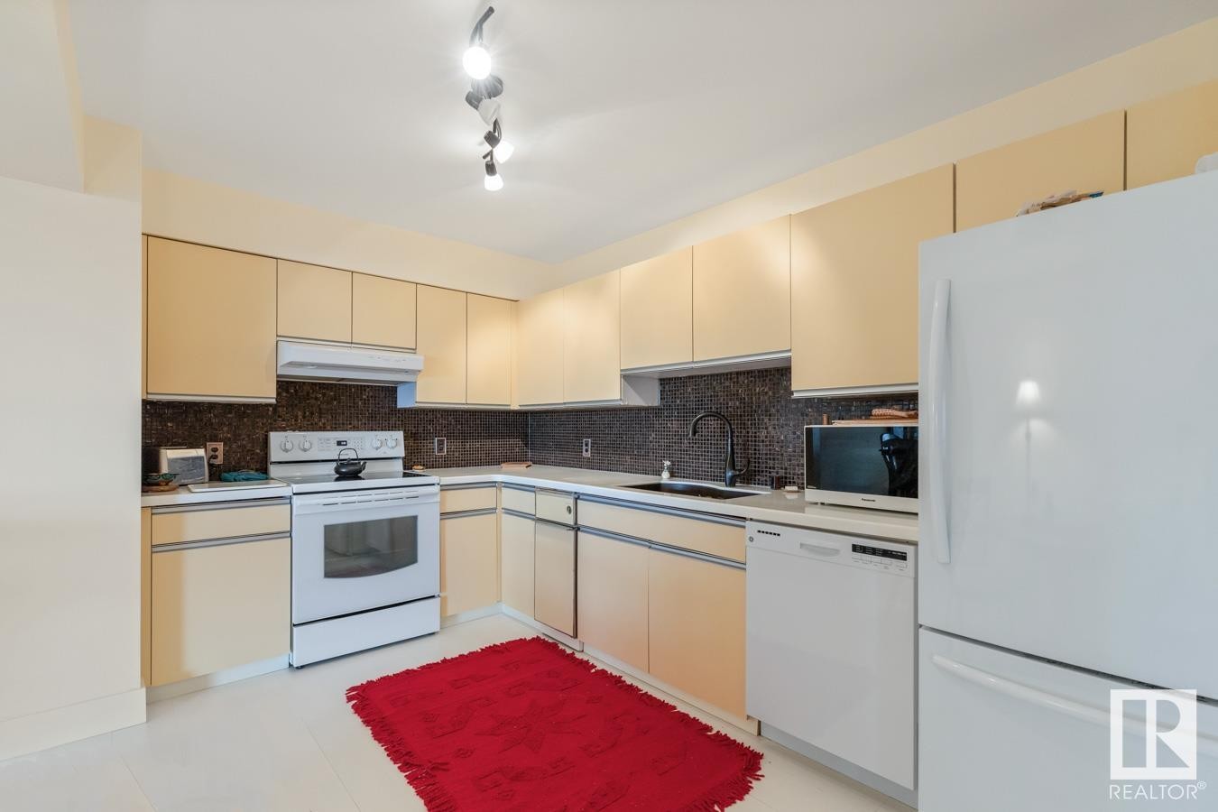












402 9929 SASKATCHEWAN Drive

,
Edmonton,




AB
T6E 6E5

