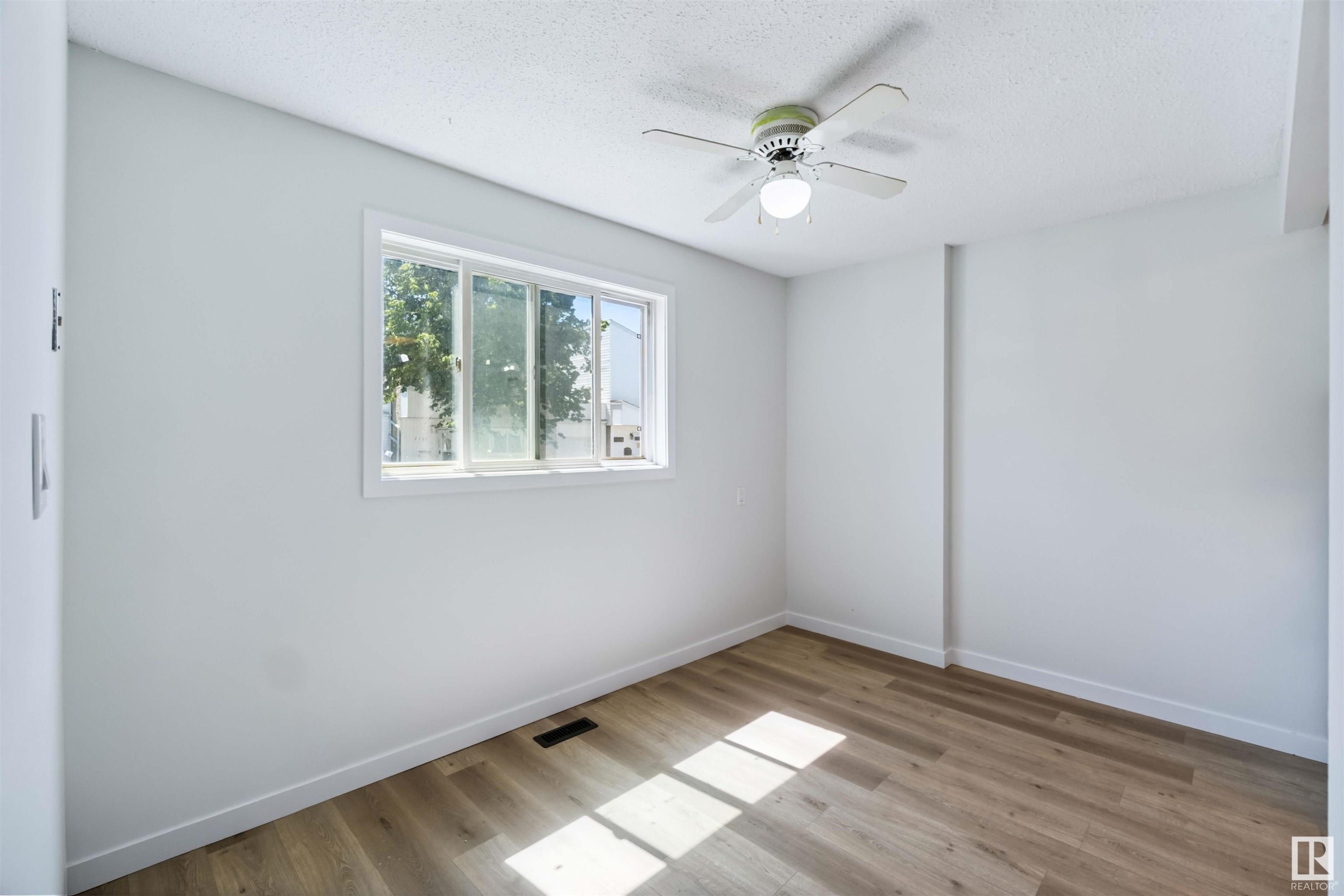 












1096 MILLBOURNE E

,
Edmonton,




AB
T6K 1W1

