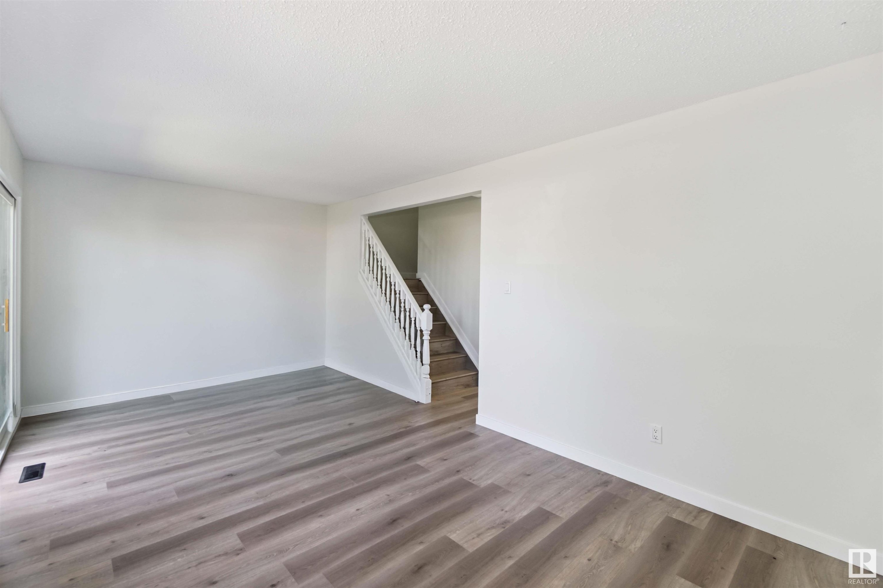 












1096 MILLBOURNE E

,
Edmonton,




AB
T6K 1W1

