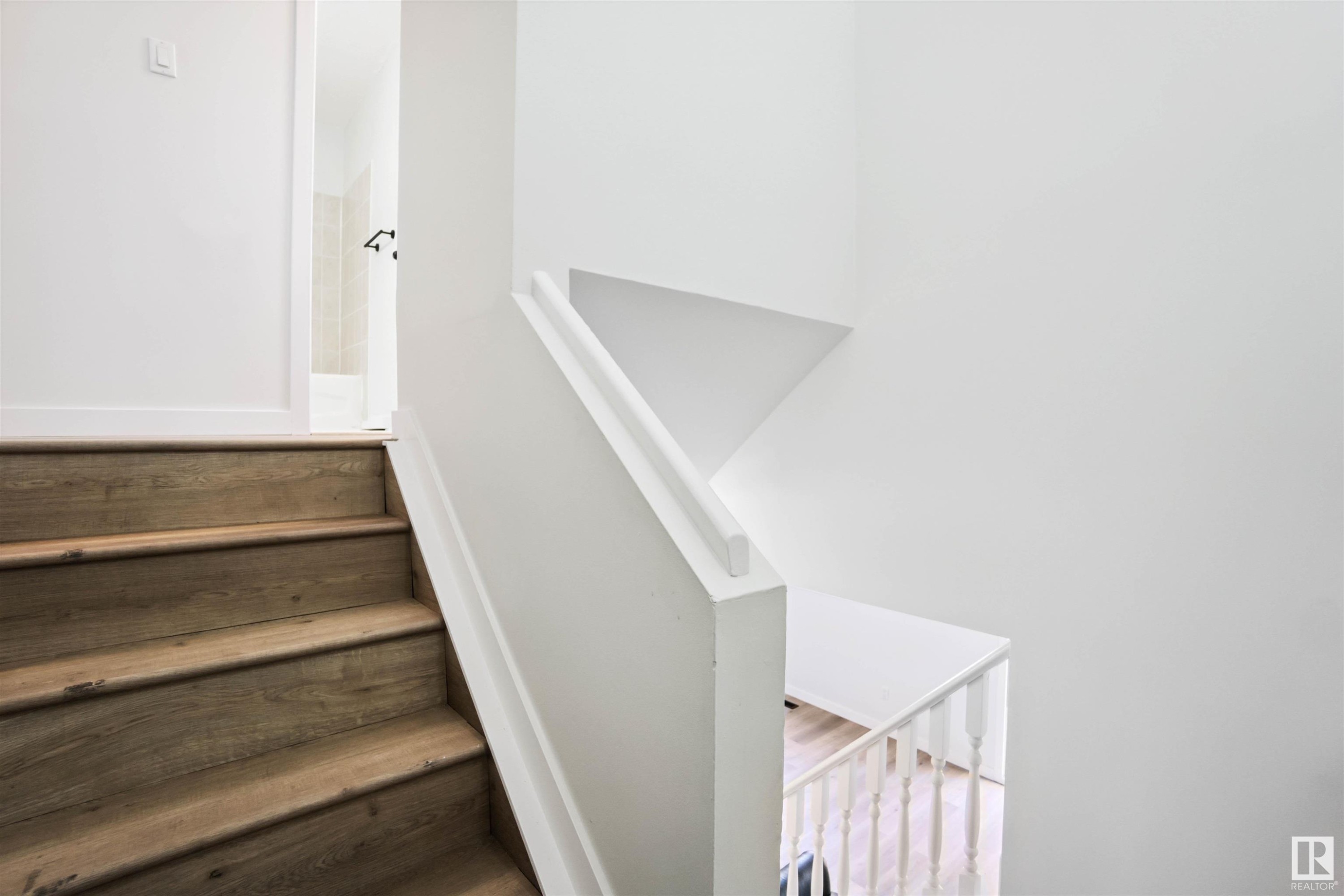 












1096 MILLBOURNE E

,
Edmonton,




AB
T6K 1W1

