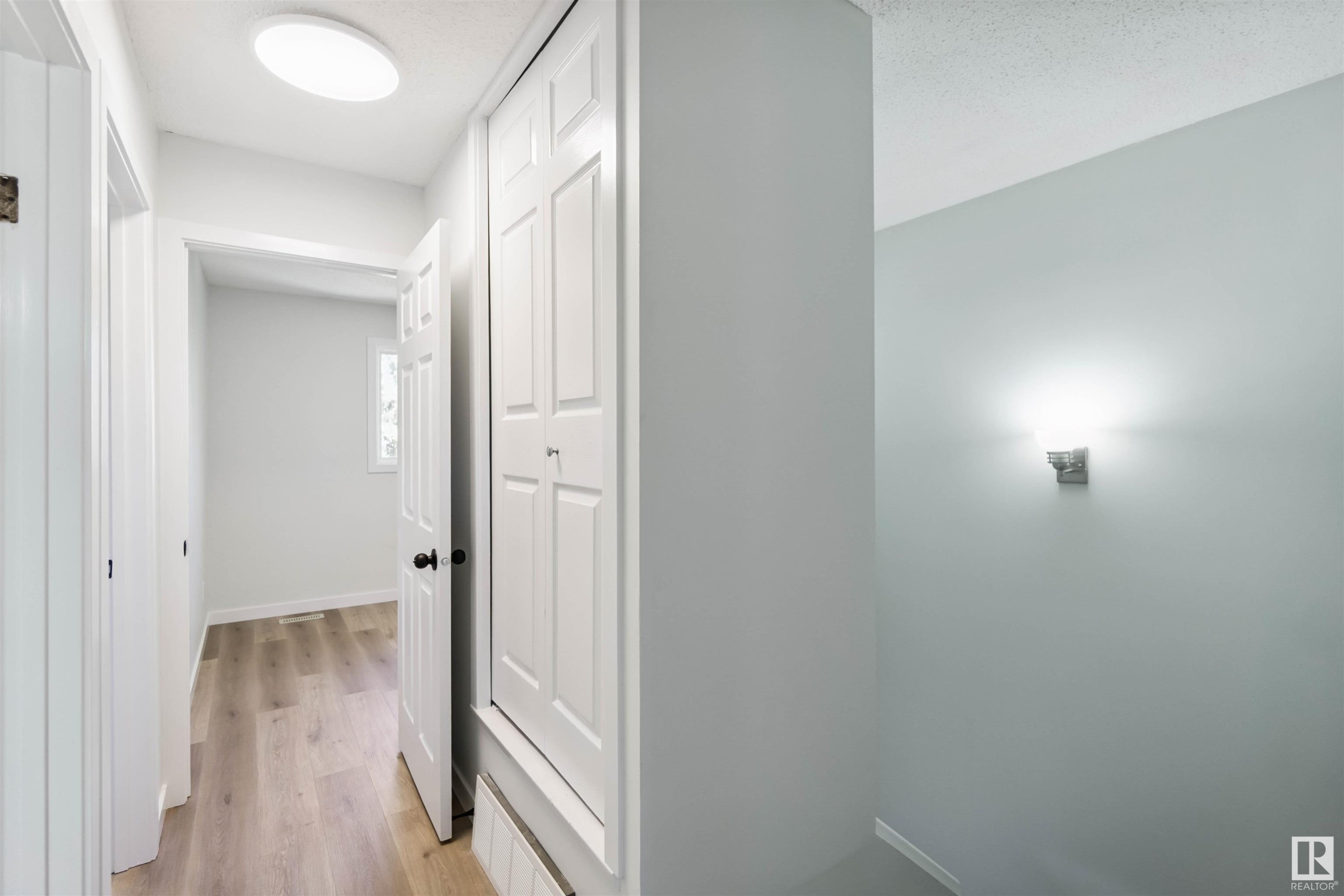 












1096 MILLBOURNE E

,
Edmonton,




AB
T6K 1W1

