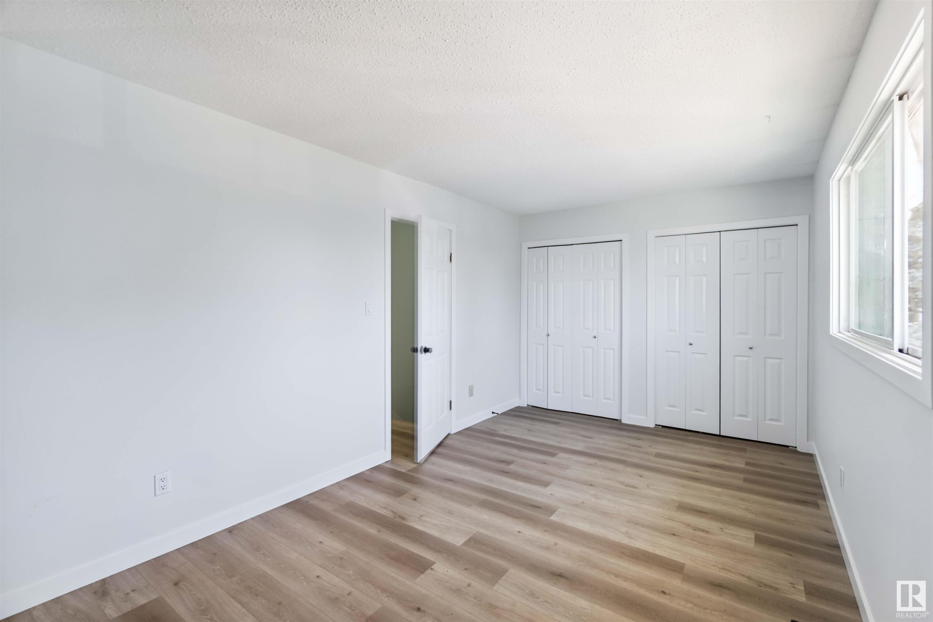 












1096 MILLBOURNE E

,
Edmonton,




AB
T6K 1W1

