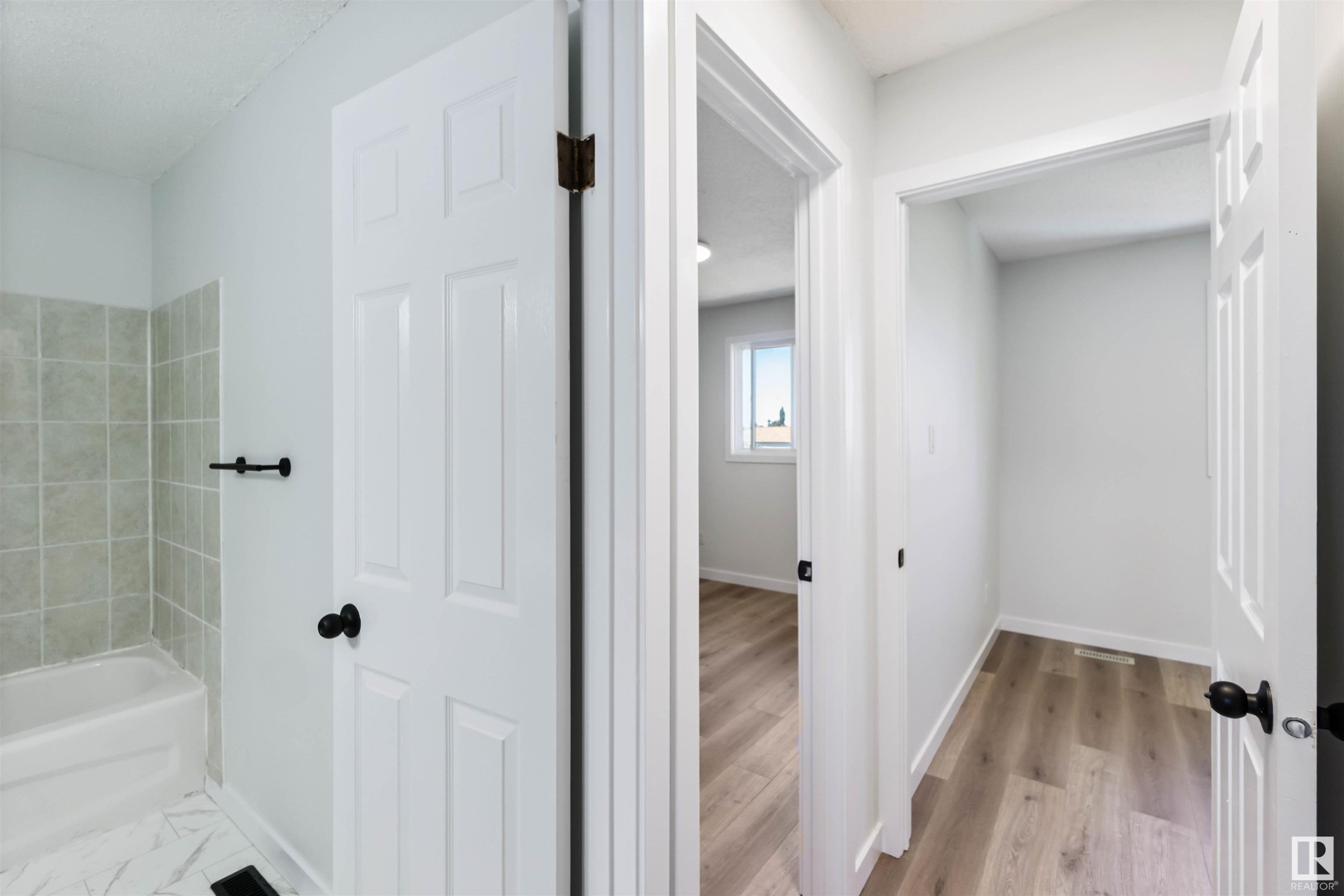 












1096 MILLBOURNE E

,
Edmonton,




AB
T6K 1W1

