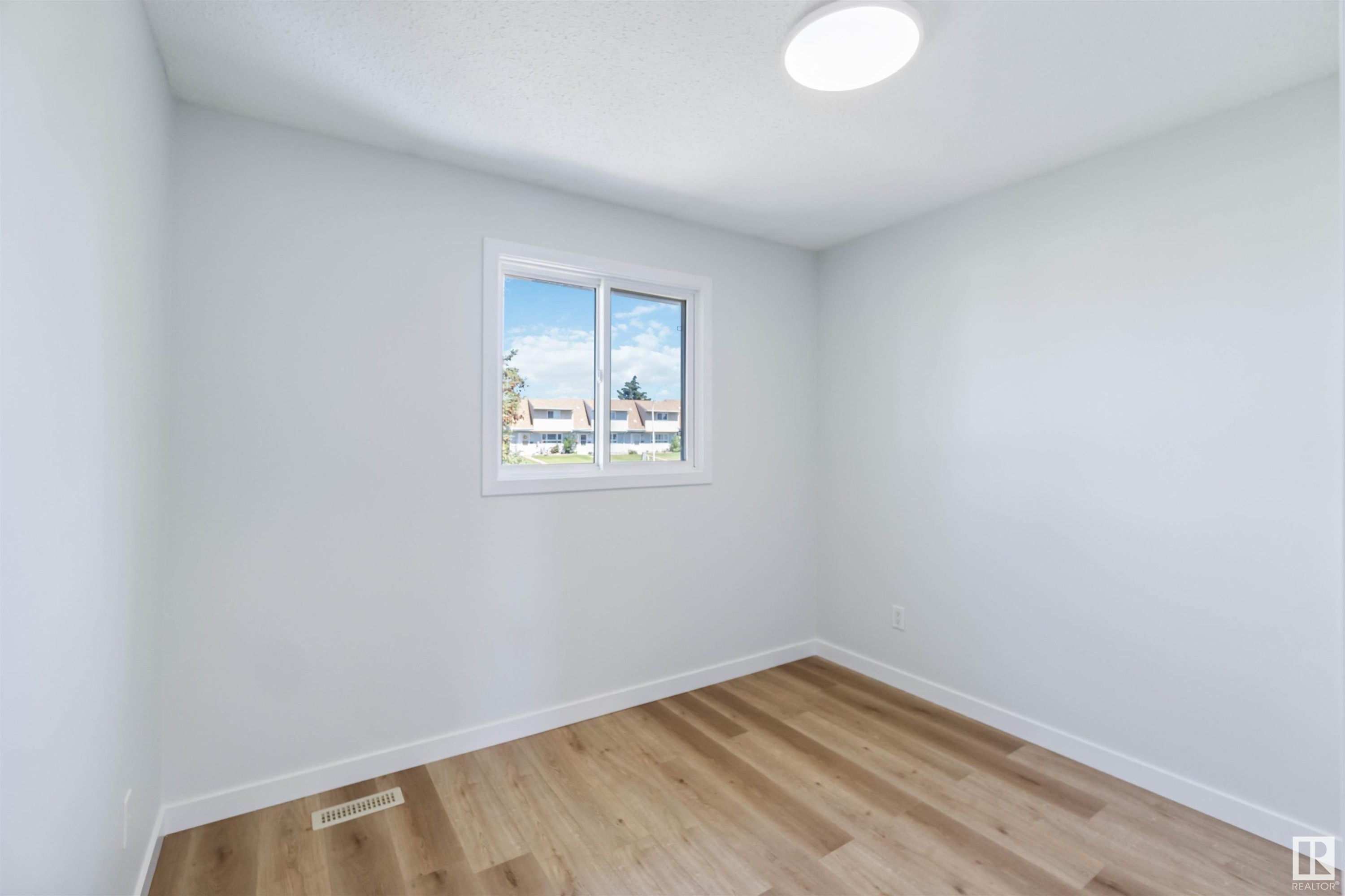 












1096 MILLBOURNE E

,
Edmonton,




AB
T6K 1W1

