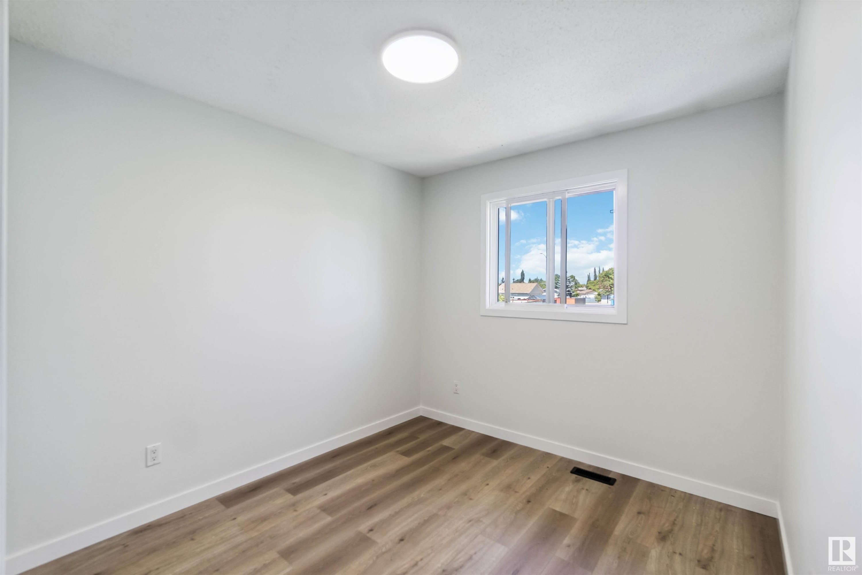 












1096 MILLBOURNE E

,
Edmonton,




AB
T6K 1W1

