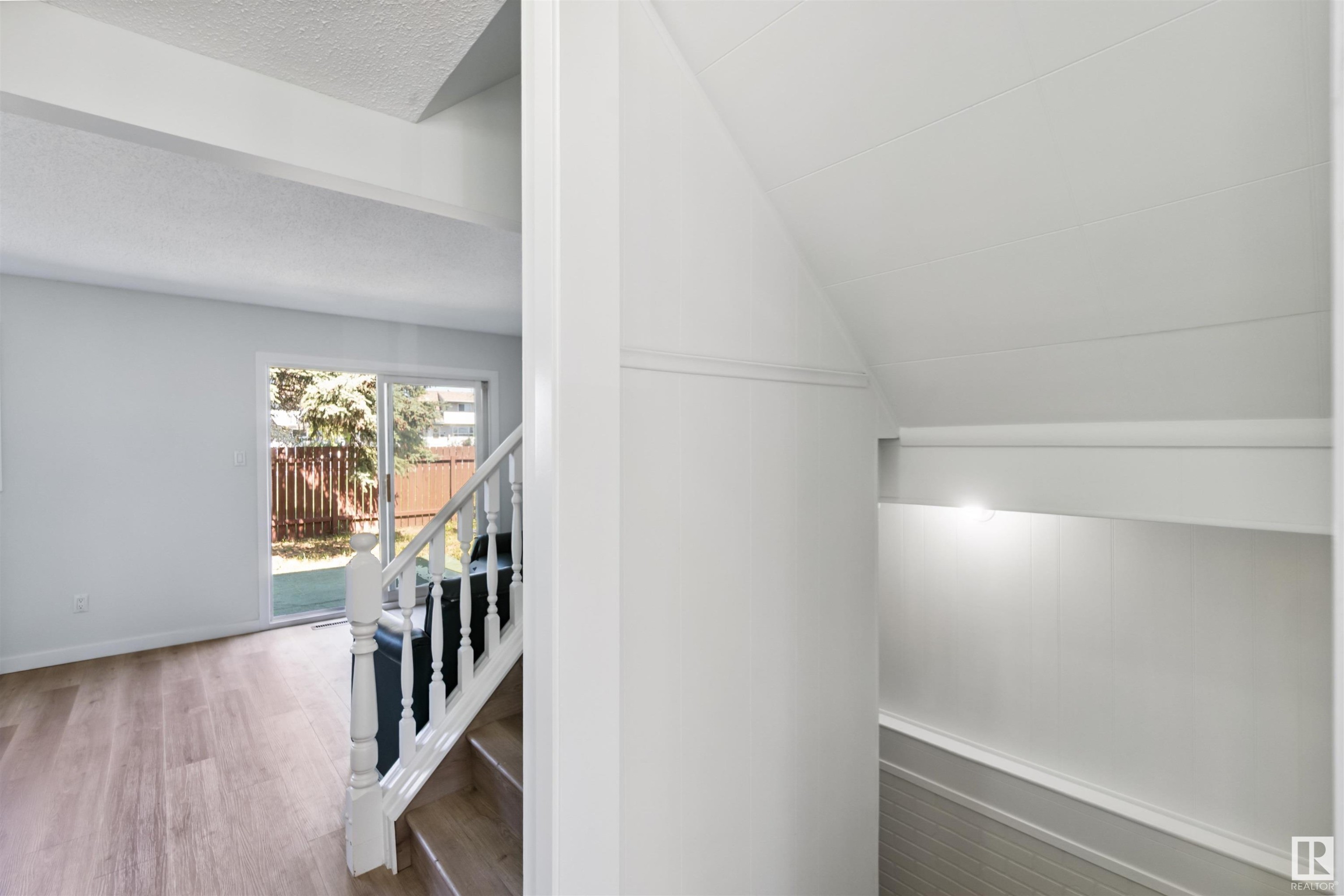 












1096 MILLBOURNE E

,
Edmonton,




AB
T6K 1W1

