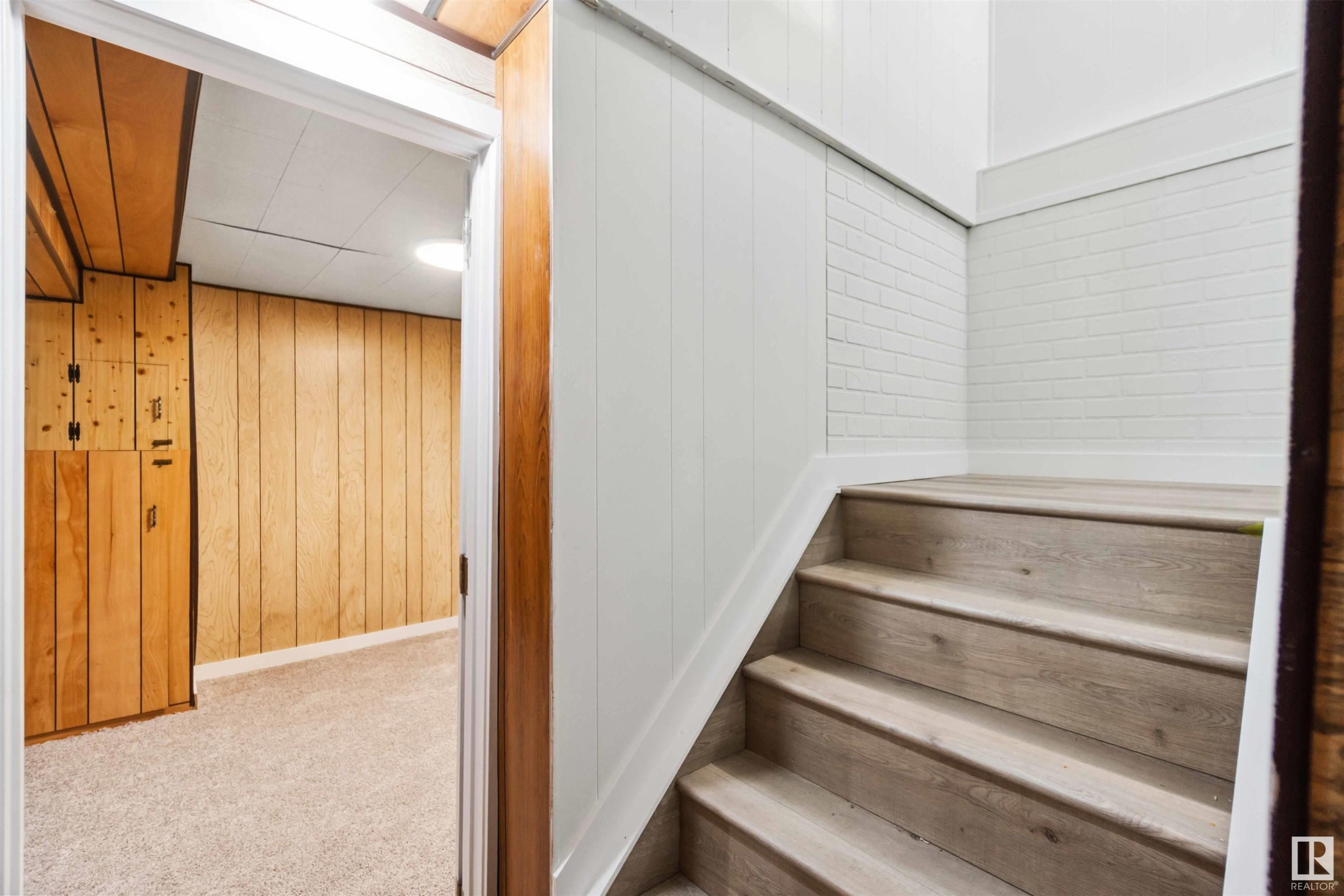 












1096 MILLBOURNE E

,
Edmonton,




AB
T6K 1W1

