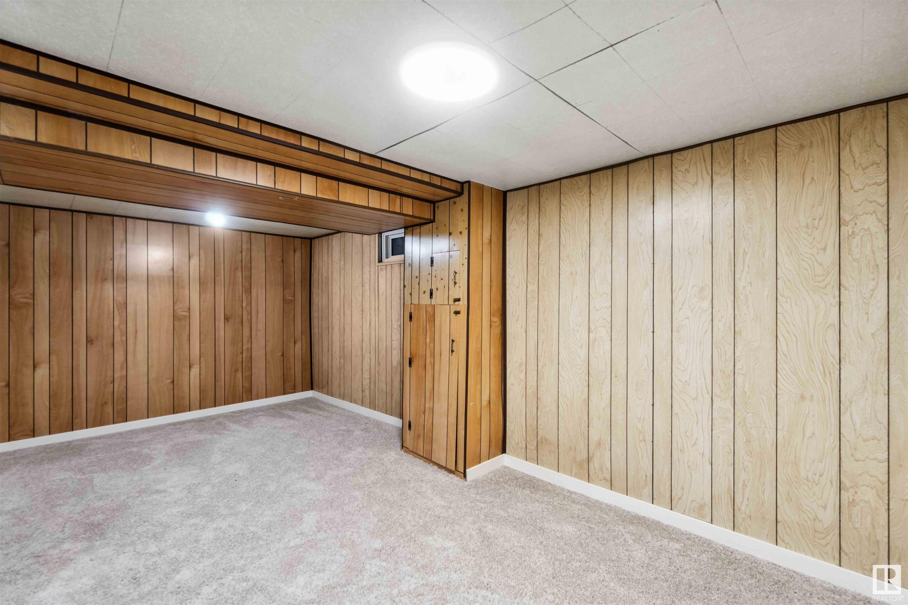 












1096 MILLBOURNE E

,
Edmonton,




AB
T6K 1W1


