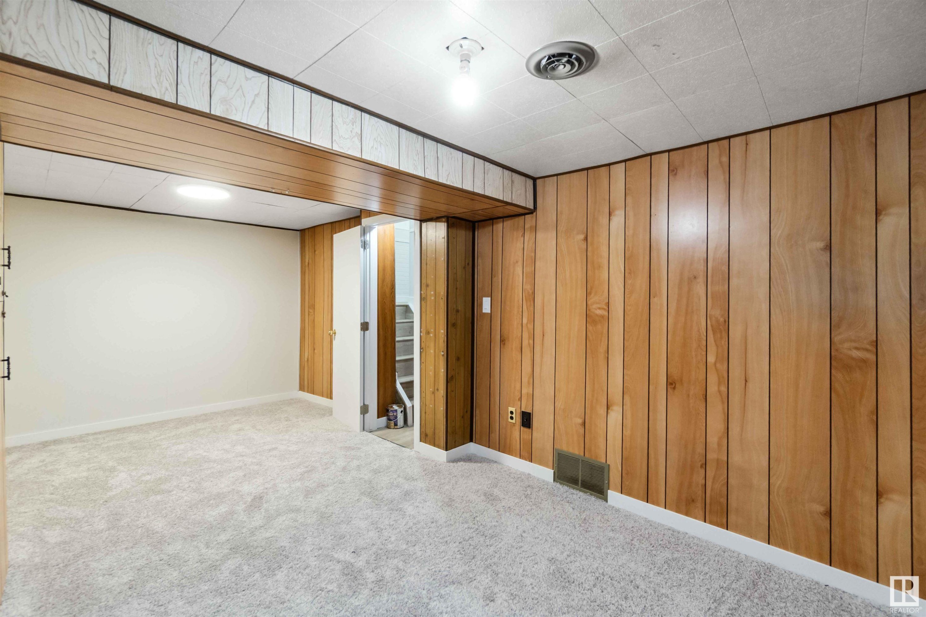 












1096 MILLBOURNE E

,
Edmonton,




AB
T6K 1W1

