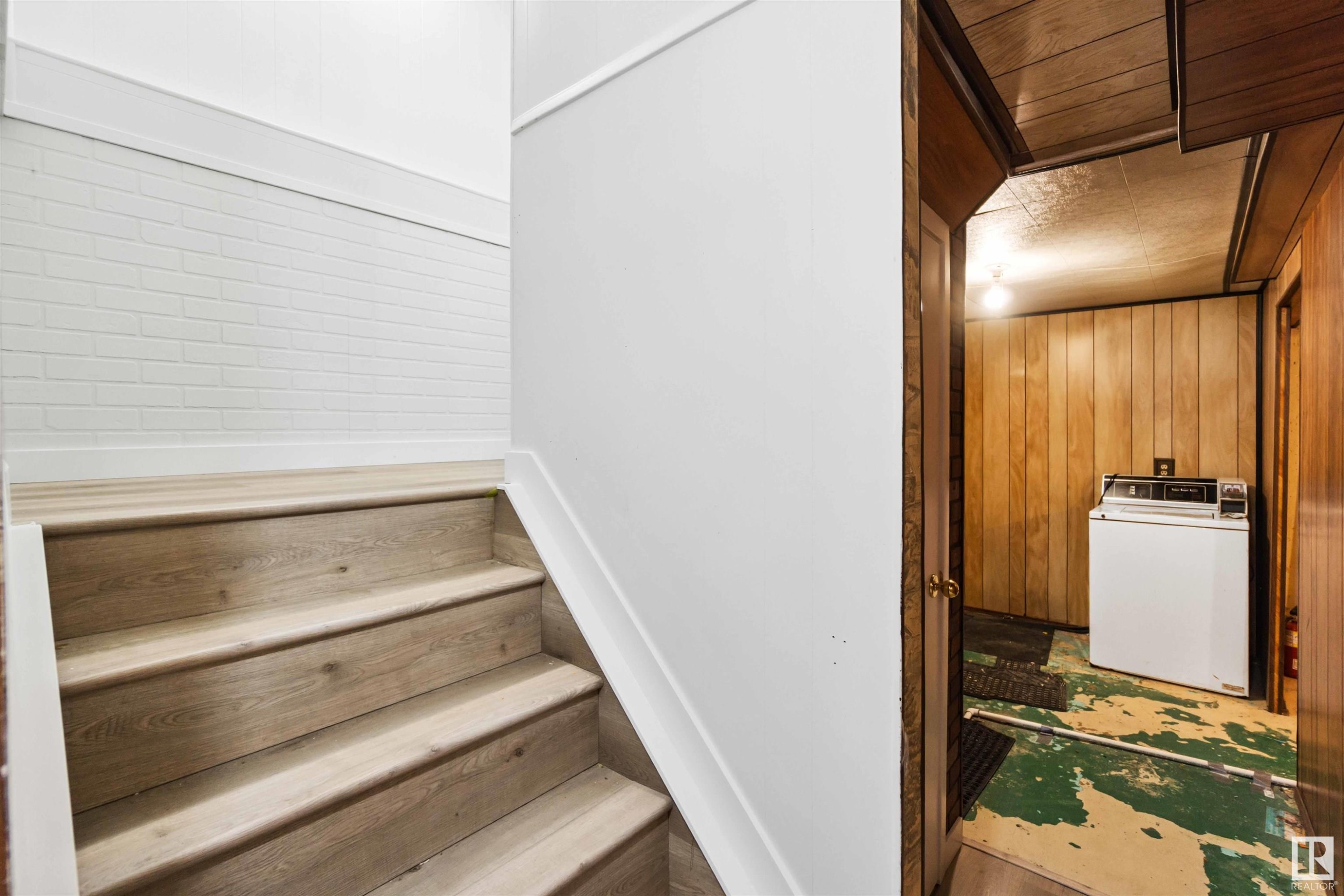












1096 MILLBOURNE E

,
Edmonton,




AB
T6K 1W1

