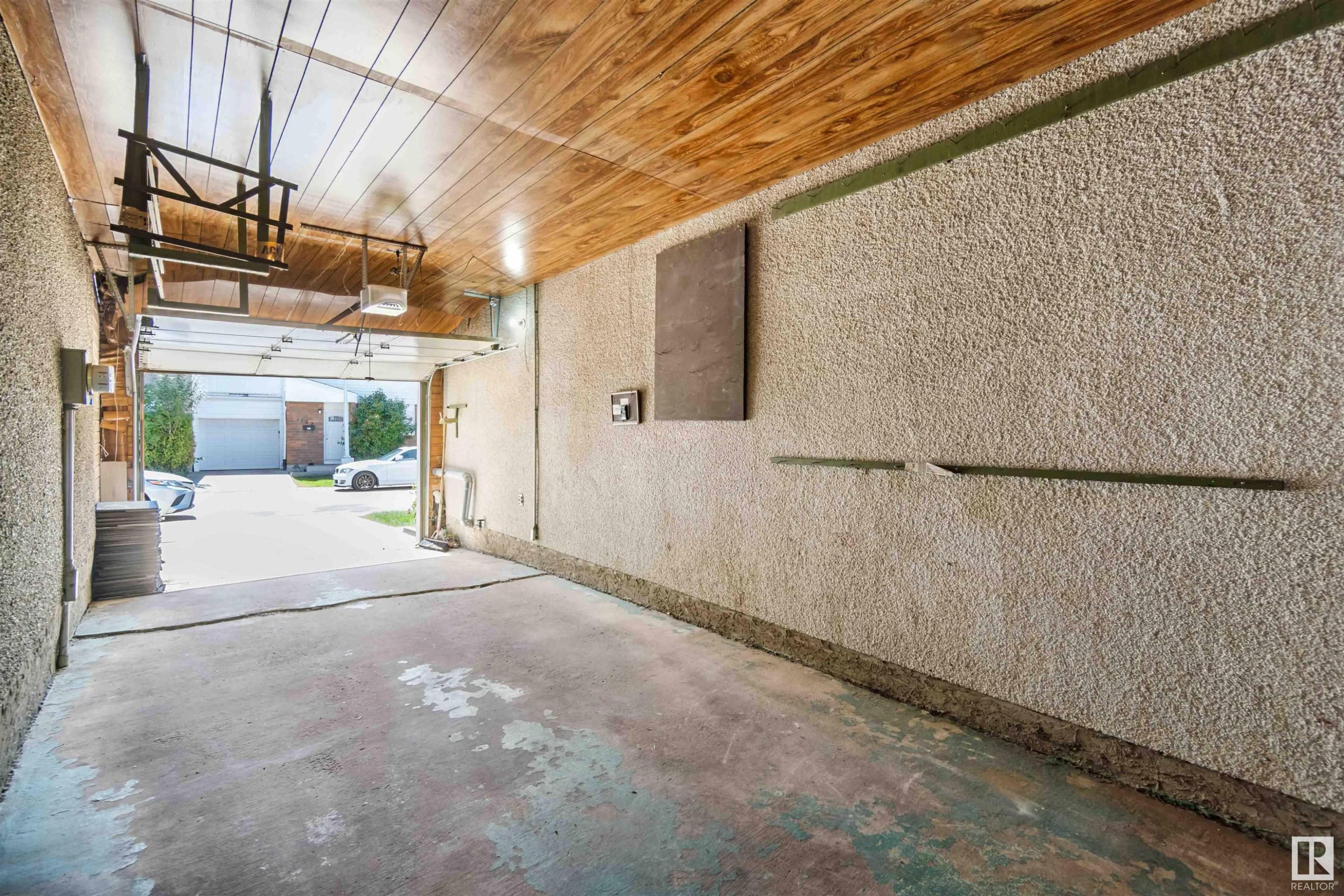 












1096 MILLBOURNE E

,
Edmonton,




AB
T6K 1W1

