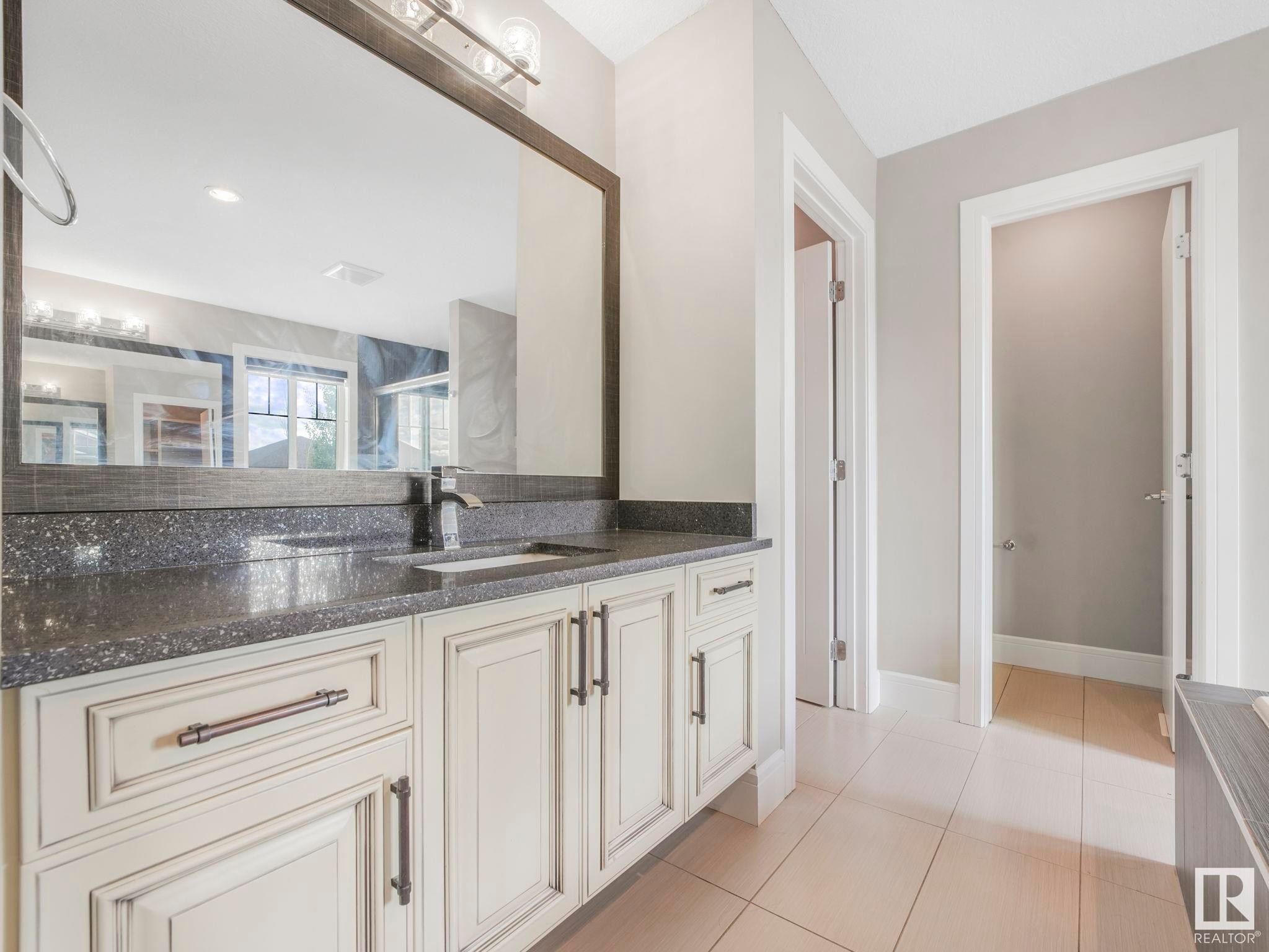












2421 ASHCRAFT Crescent

,
Edmonton,




AB
T6W 2M9

