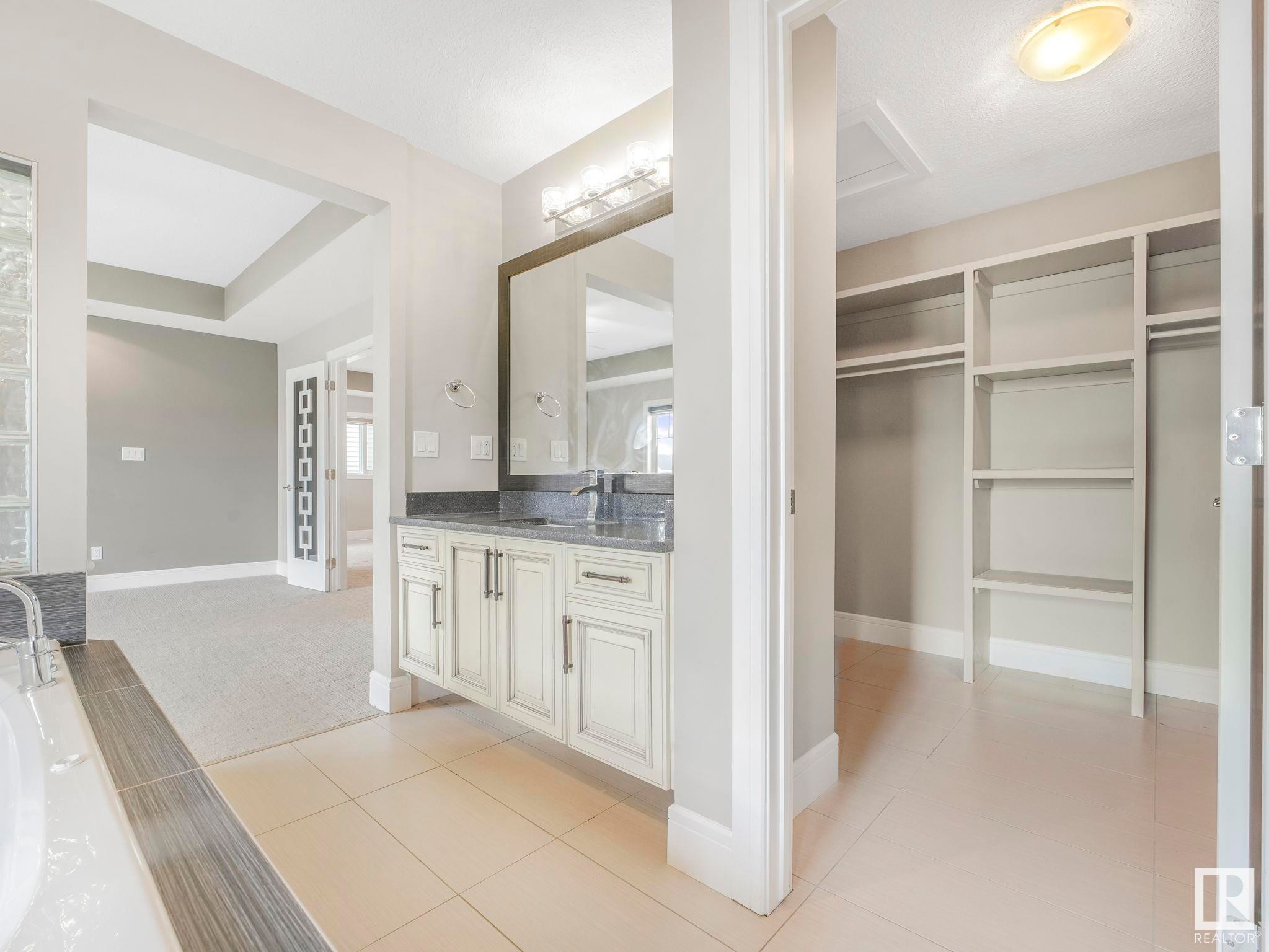 












2421 ASHCRAFT Crescent

,
Edmonton,




AB
T6W 2M9


