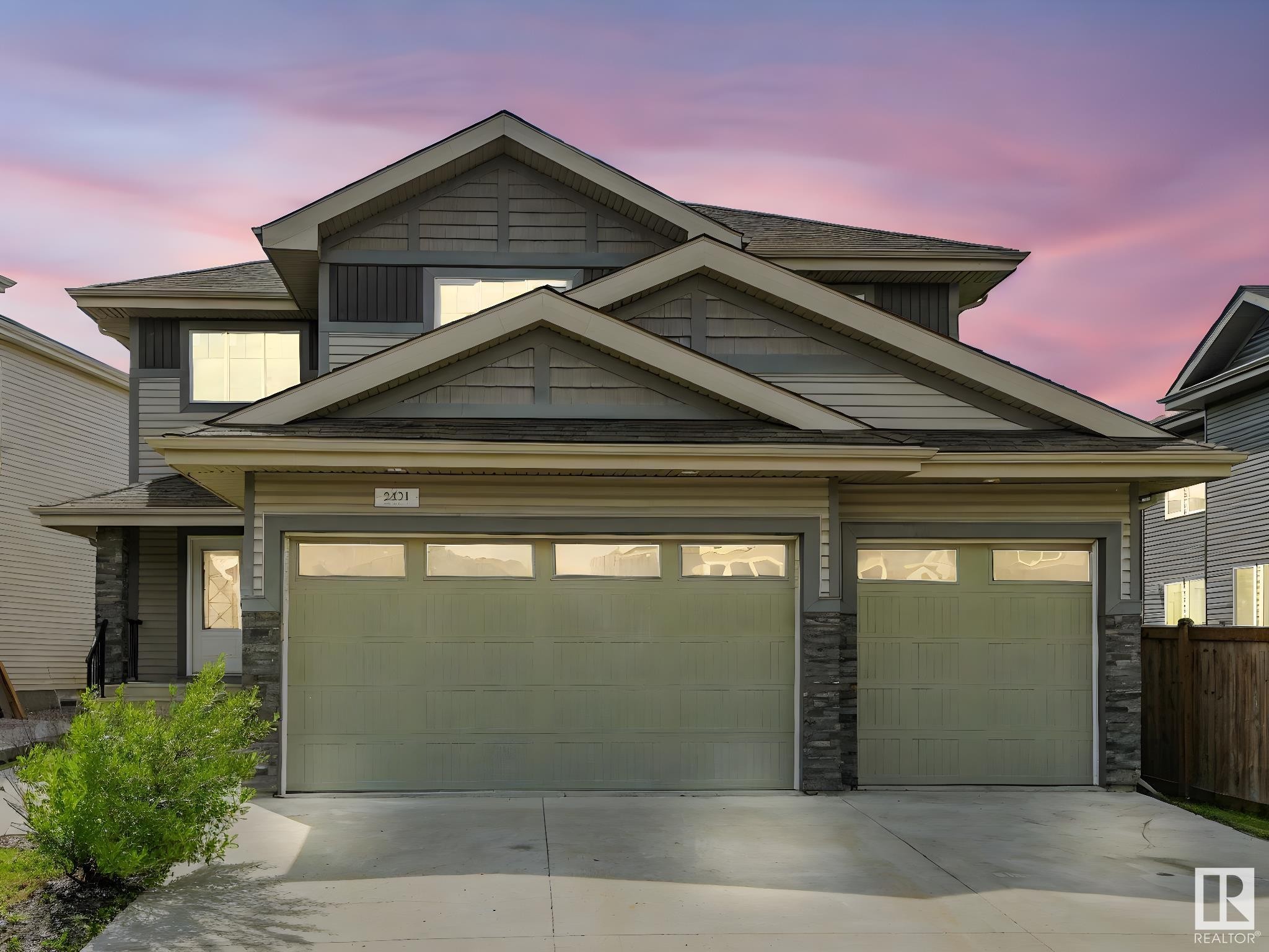 












2421 ASHCRAFT Crescent

,
Edmonton,




AB
T6W 2M9

