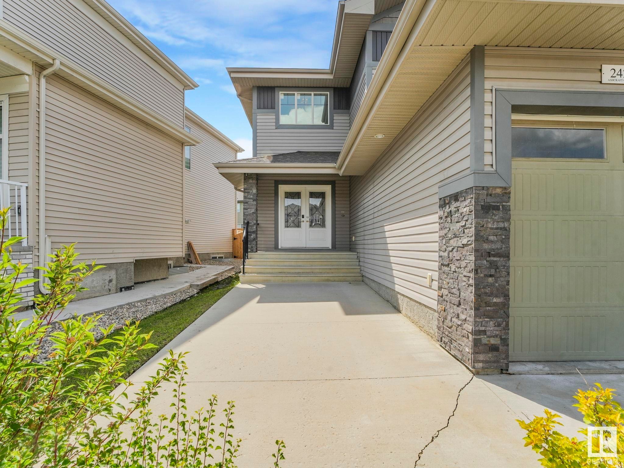 












2421 ASHCRAFT Crescent

,
Edmonton,




AB
T6W 2M9

