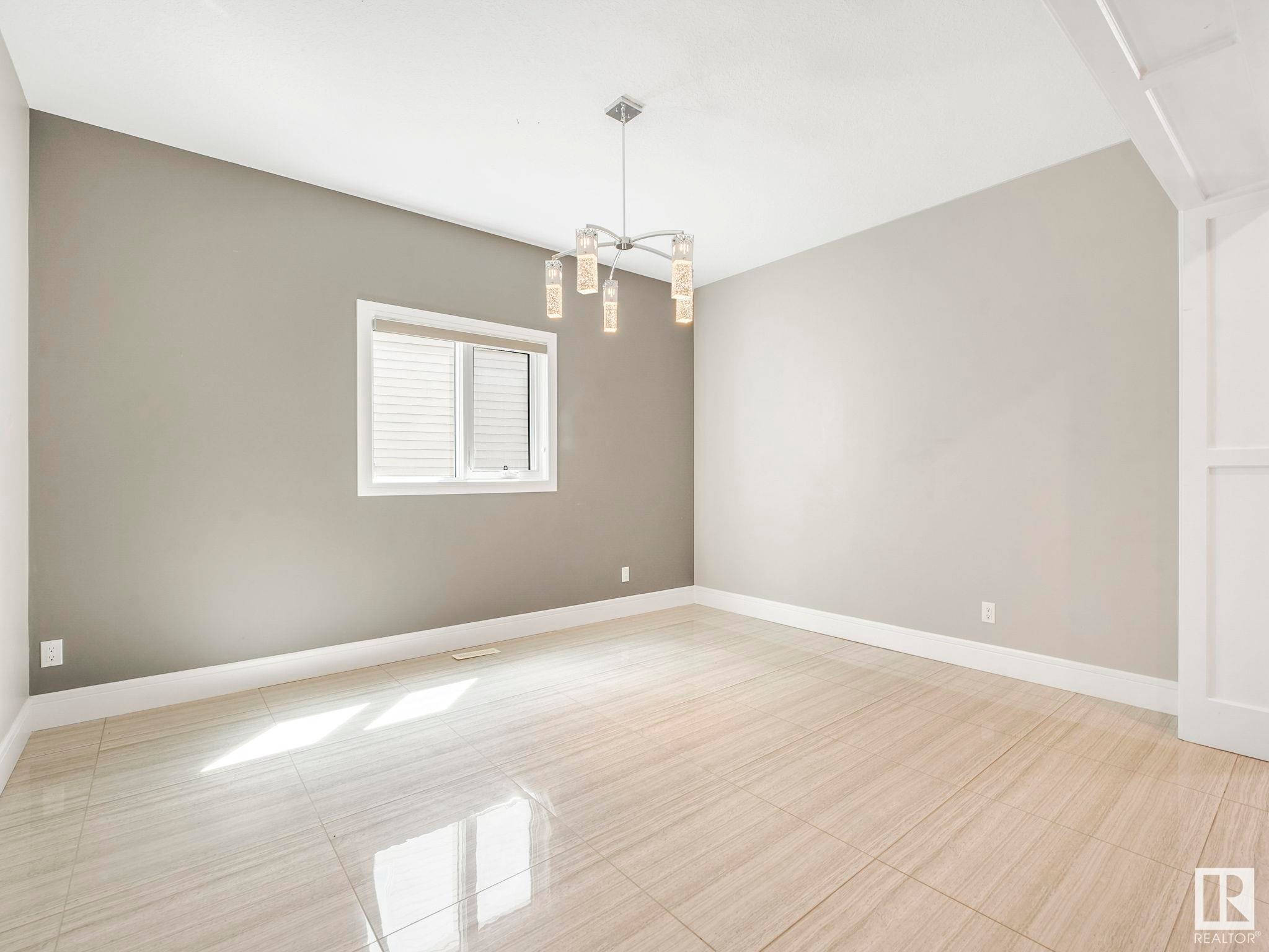 












2421 ASHCRAFT Crescent

,
Edmonton,




AB
T6W 2M9

