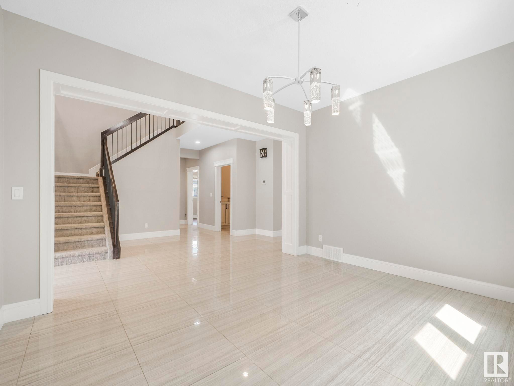












2421 ASHCRAFT Crescent

,
Edmonton,




AB
T6W 2M9

