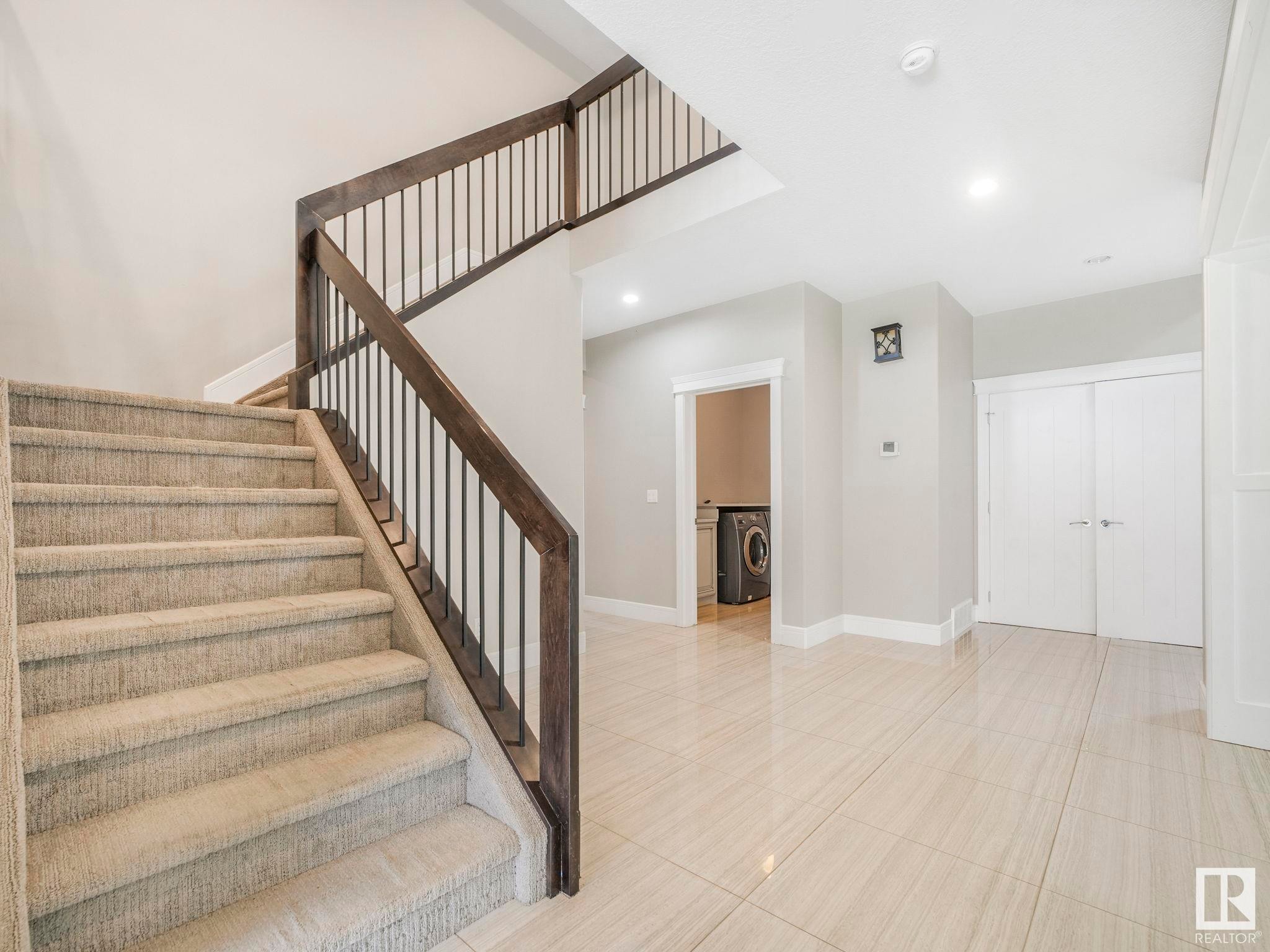 












2421 ASHCRAFT Crescent

,
Edmonton,




AB
T6W 2M9

