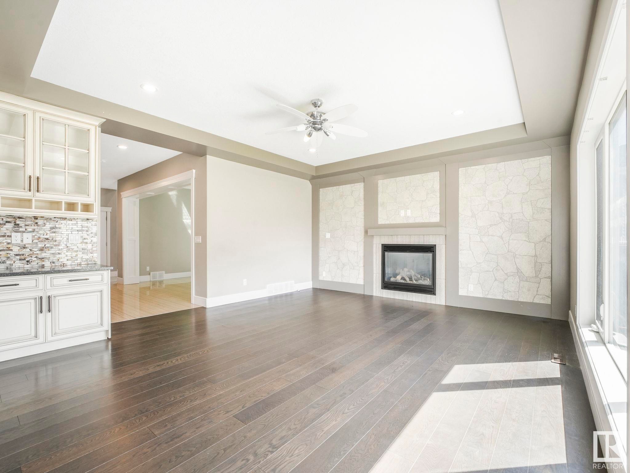 












2421 ASHCRAFT Crescent

,
Edmonton,




AB
T6W 2M9

