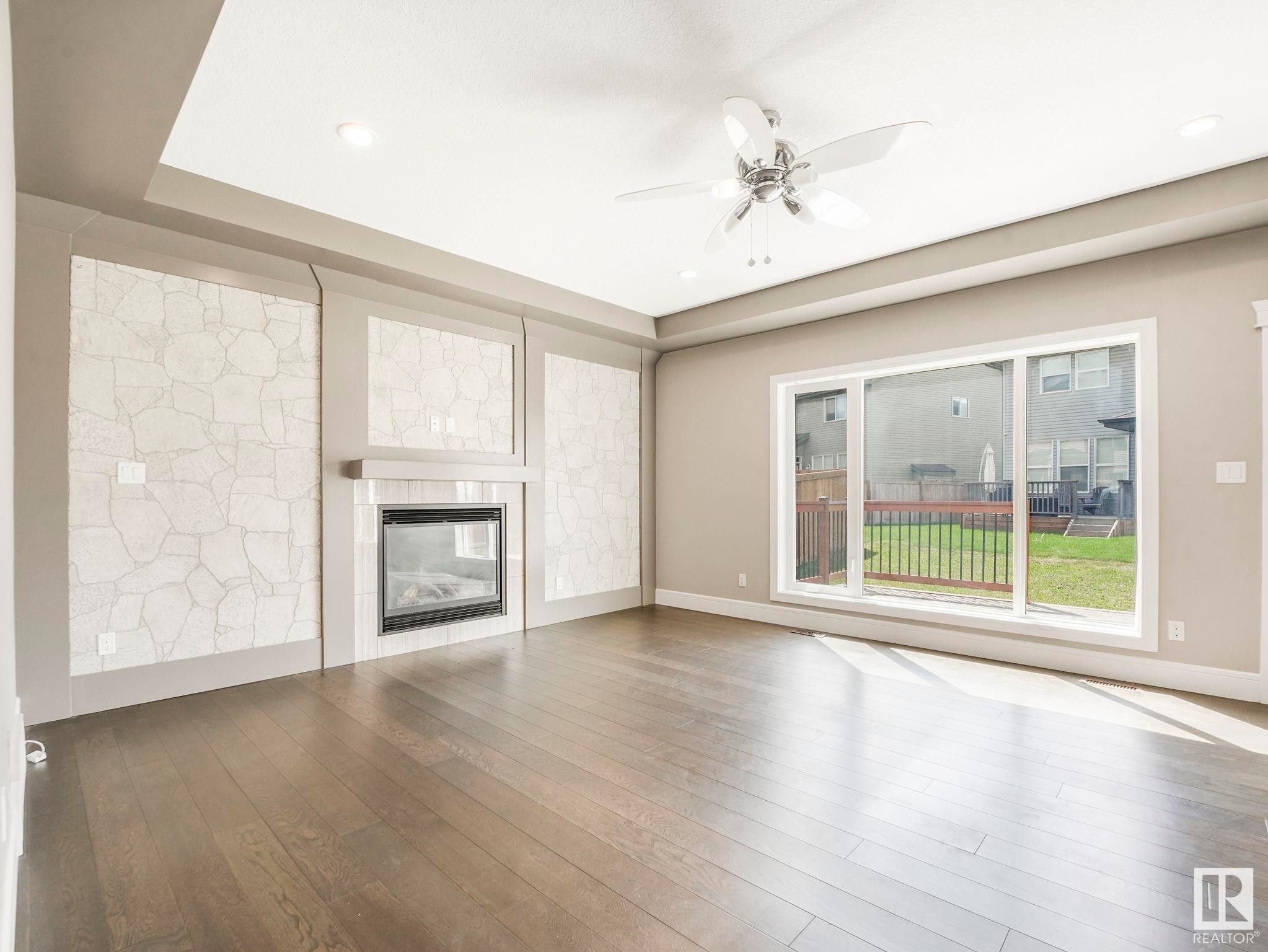 












2421 ASHCRAFT Crescent

,
Edmonton,




AB
T6W 2M9

