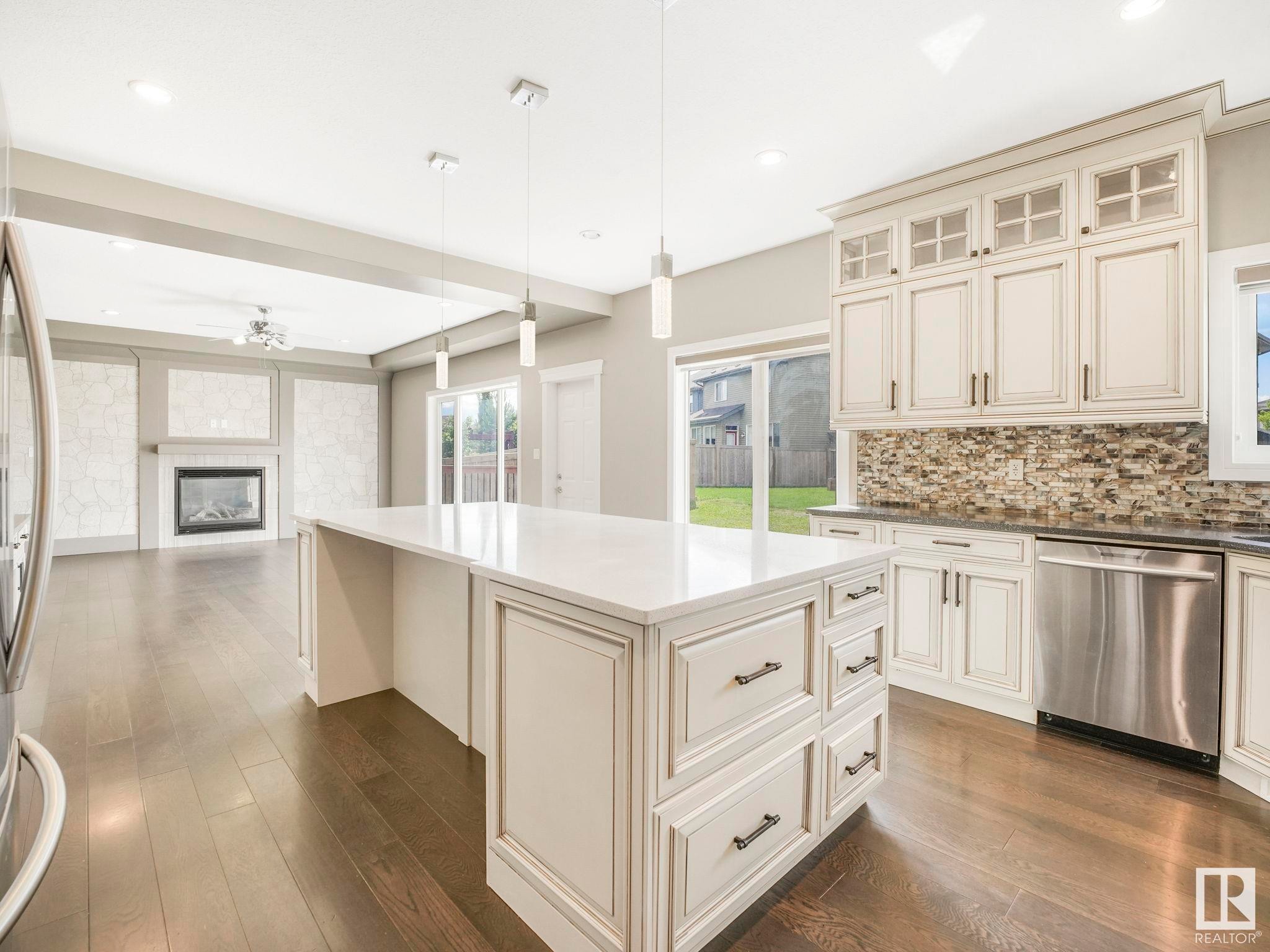 












2421 ASHCRAFT Crescent

,
Edmonton,




AB
T6W 2M9

