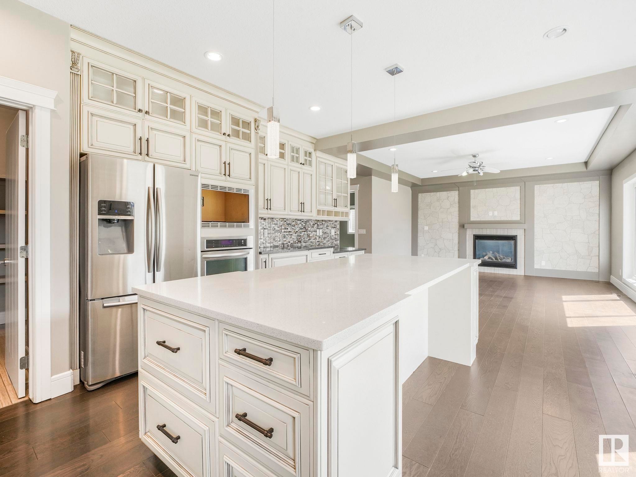 












2421 ASHCRAFT Crescent

,
Edmonton,




AB
T6W 2M9

