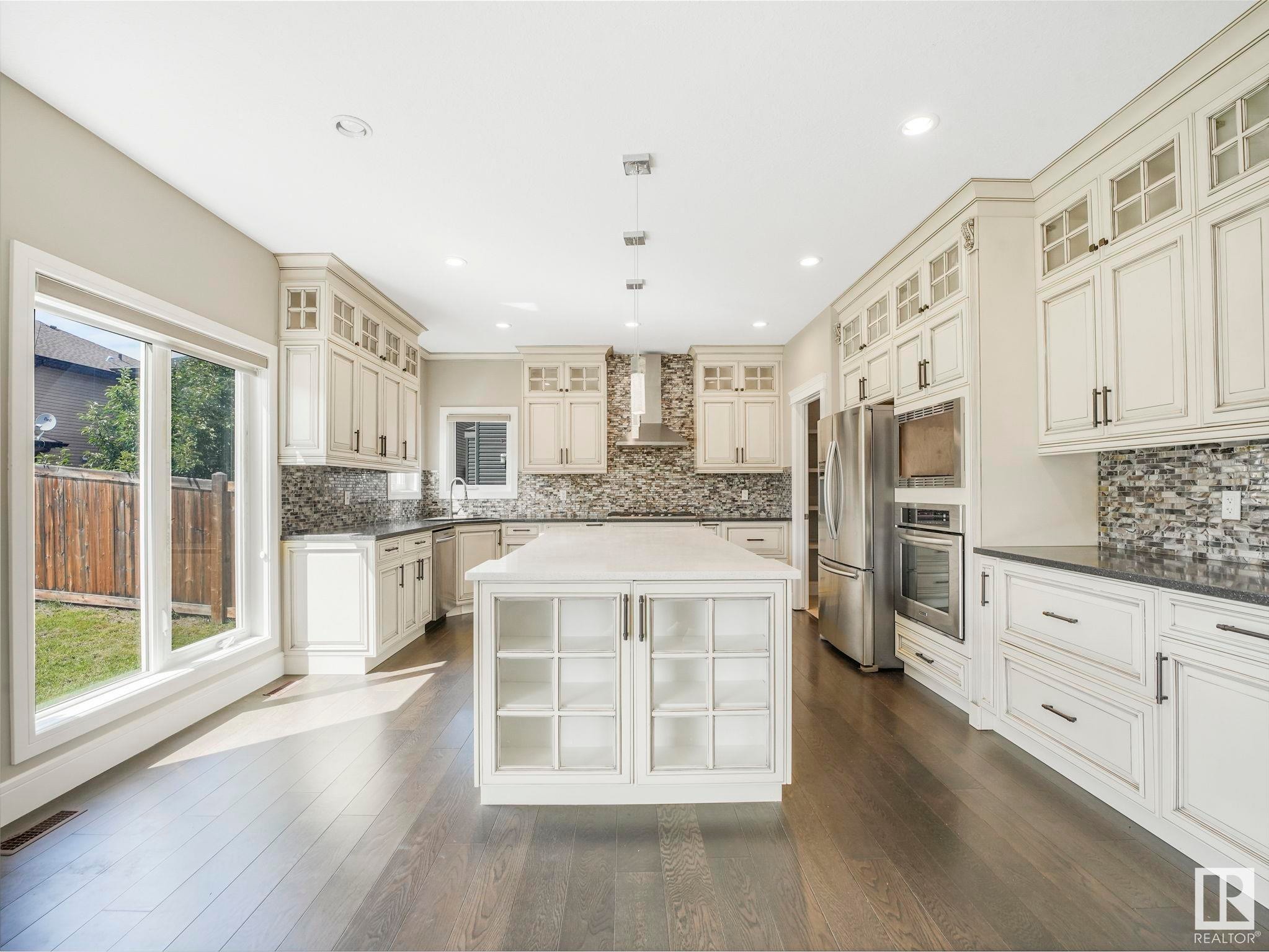 












2421 ASHCRAFT Crescent

,
Edmonton,




AB
T6W 2M9

