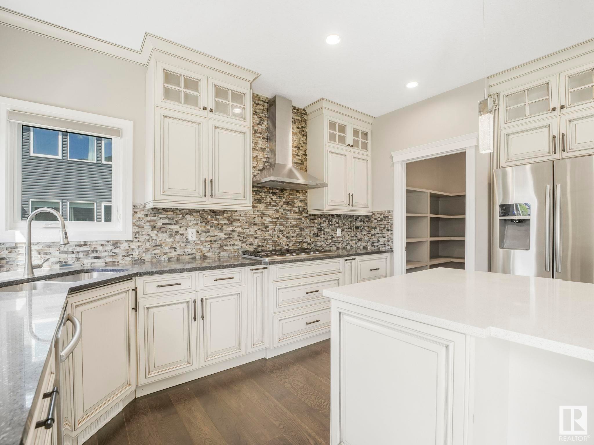 












2421 ASHCRAFT Crescent

,
Edmonton,




AB
T6W 2M9

