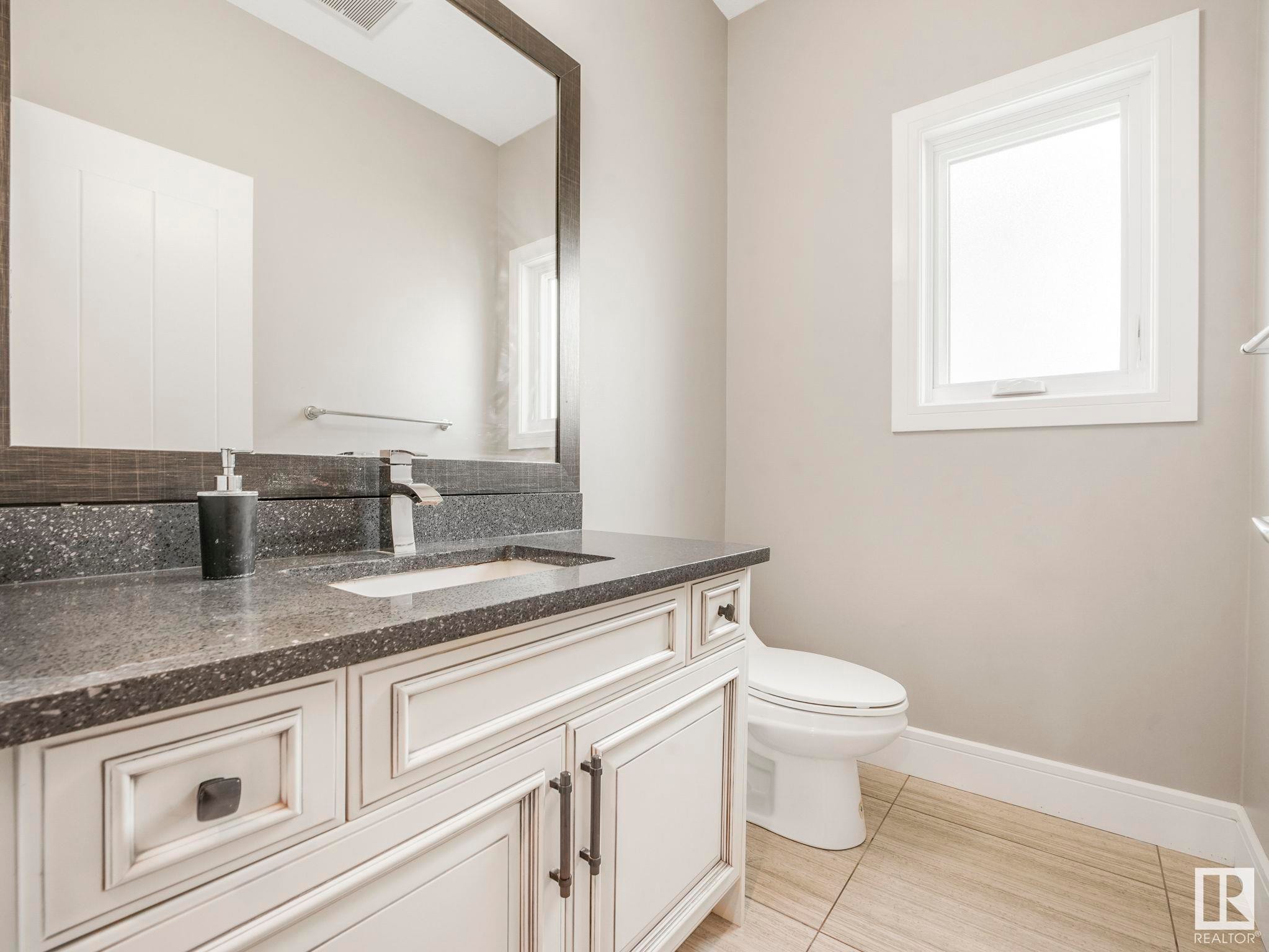 












2421 ASHCRAFT Crescent

,
Edmonton,




AB
T6W 2M9

