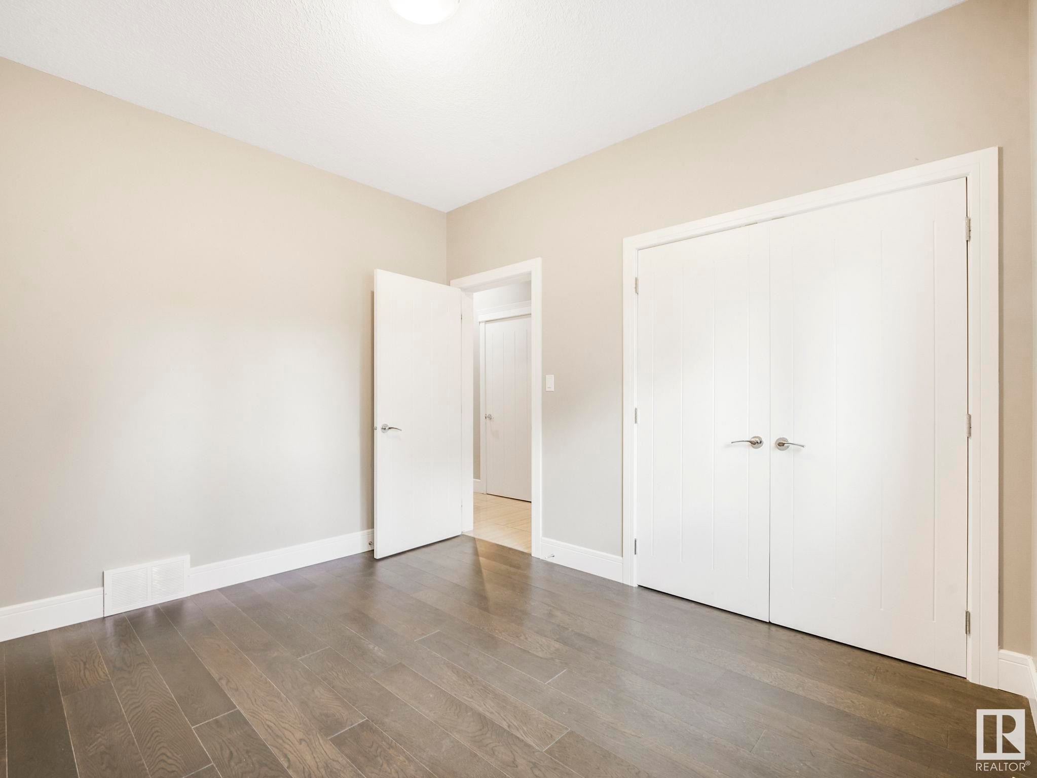 












2421 ASHCRAFT Crescent

,
Edmonton,




AB
T6W 2M9

